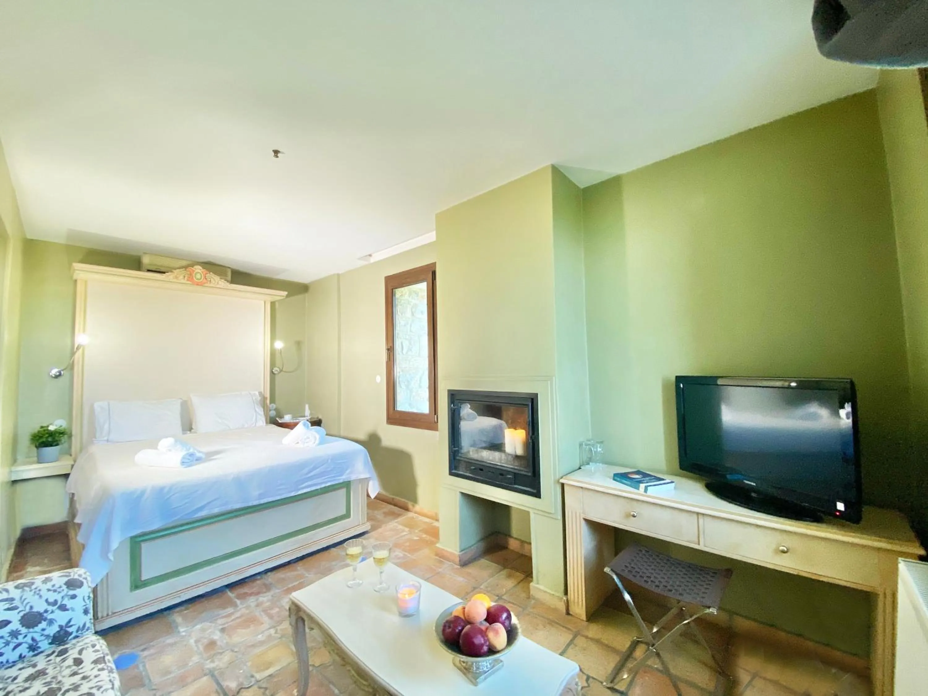 Bed in Archontika Karamarlis