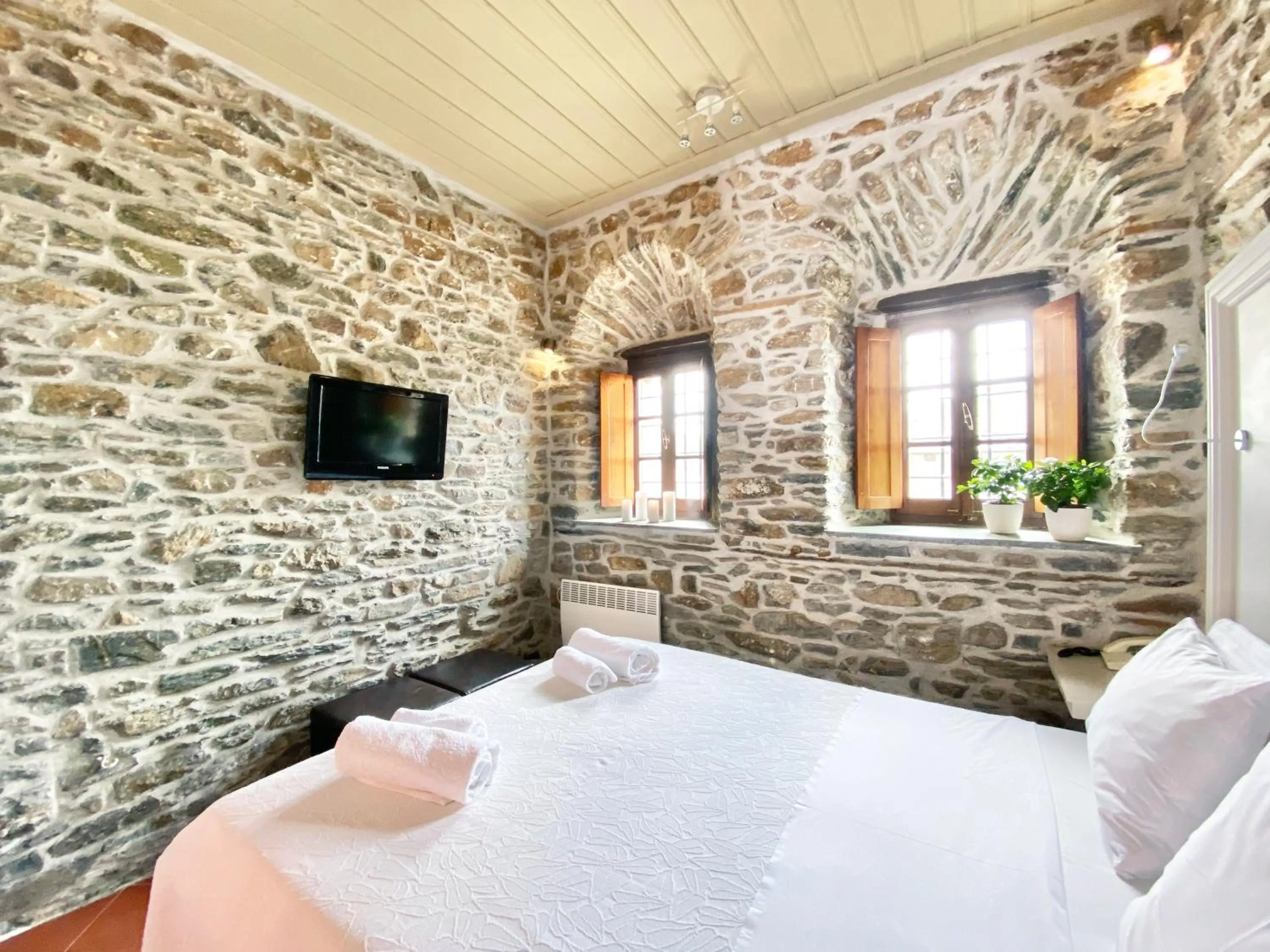 Bed in Archontika Karamarlis