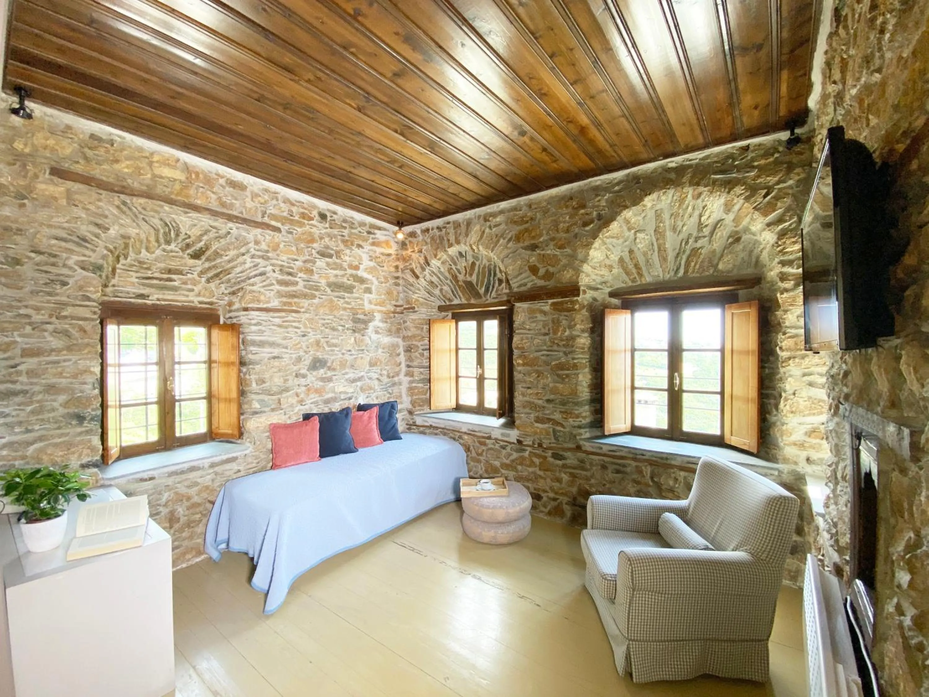 Bed in Archontika Karamarlis