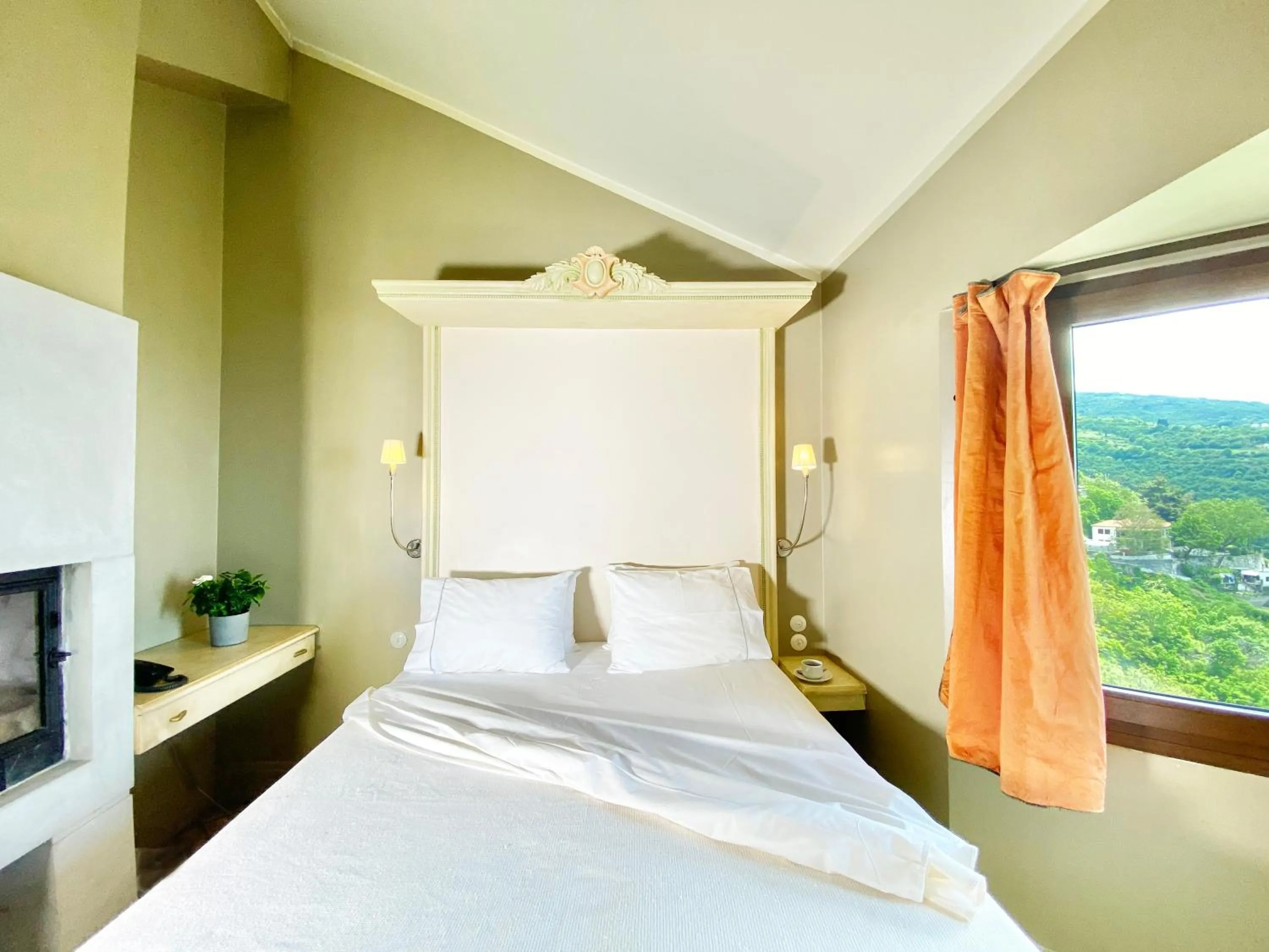 Bed in Archontika Karamarlis