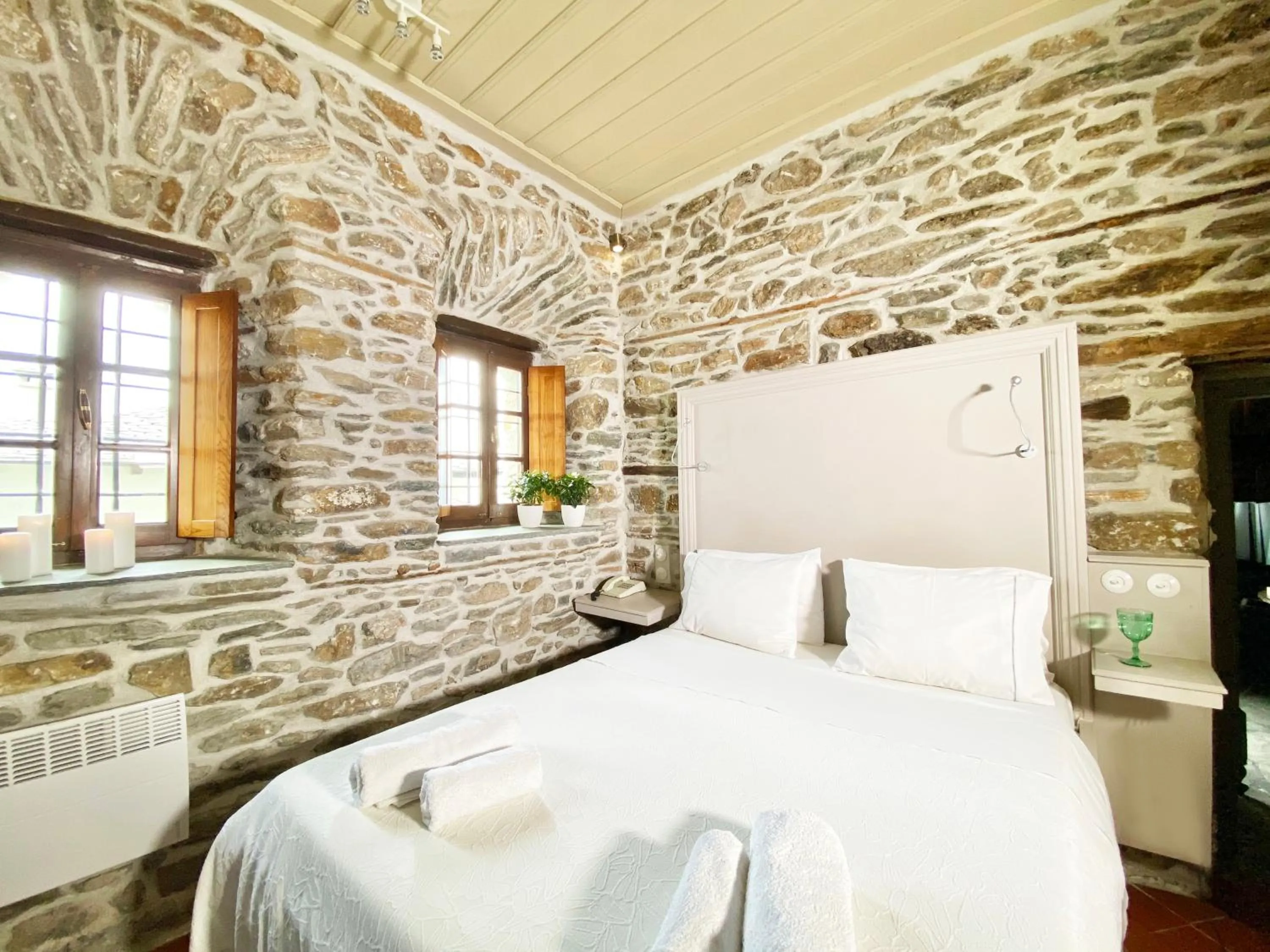 Bed in Archontika Karamarlis