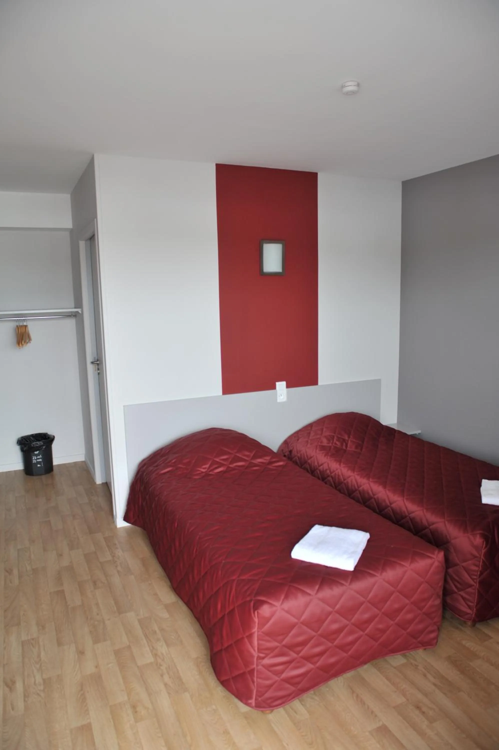 Photo of the whole room, Bed in Relais de Barbezieux