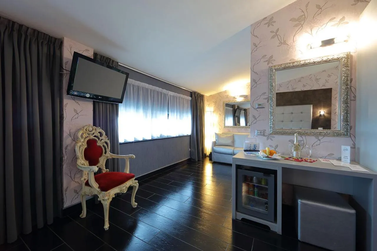 TV and multimedia in Hotel Relax Roma Nord