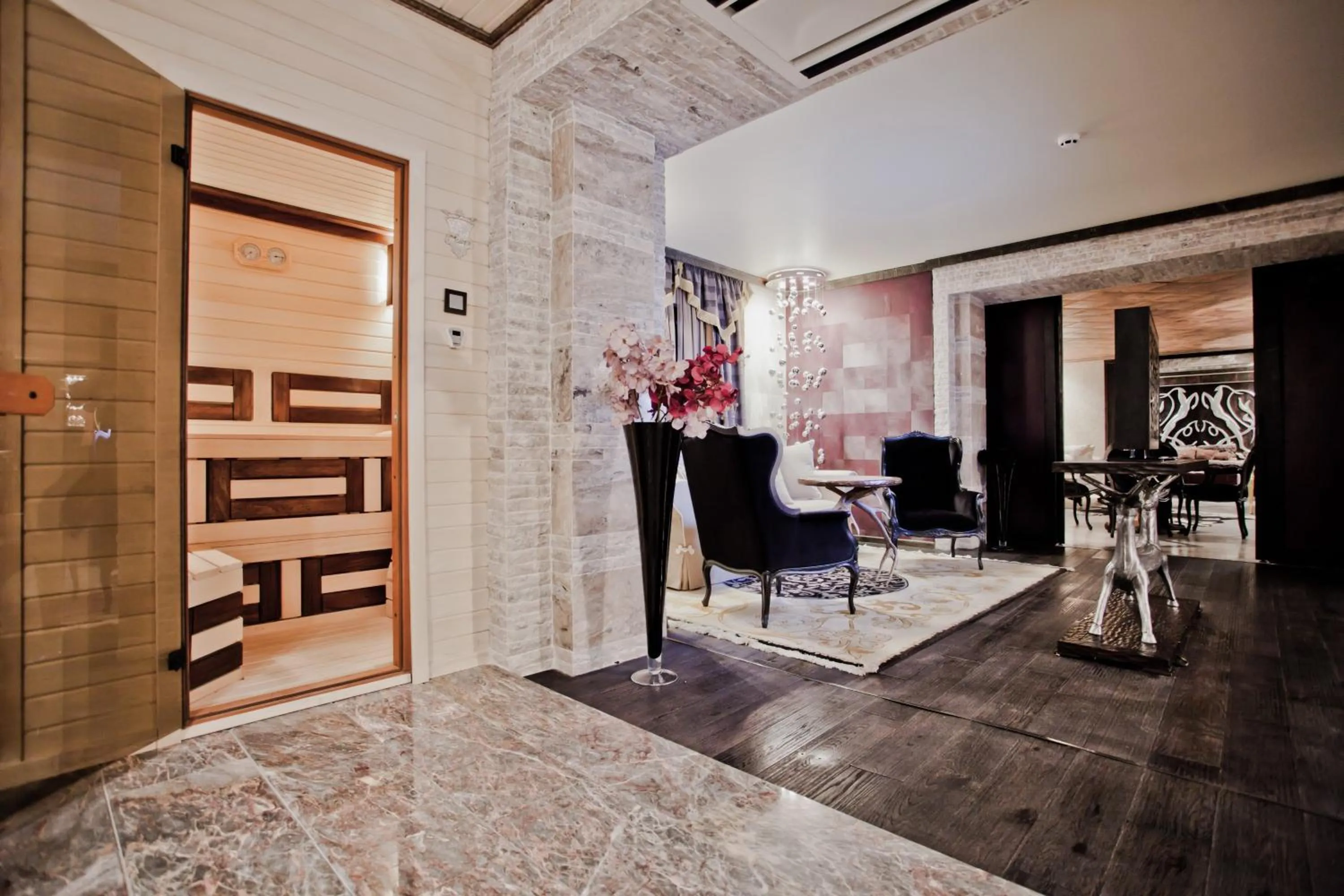 Sauna in Royal Castle Design & SPA