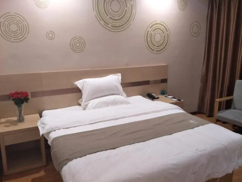 Bed in GreenTree Inn Henan Shangqiu Liangyuan District Railway Station Express Hotel