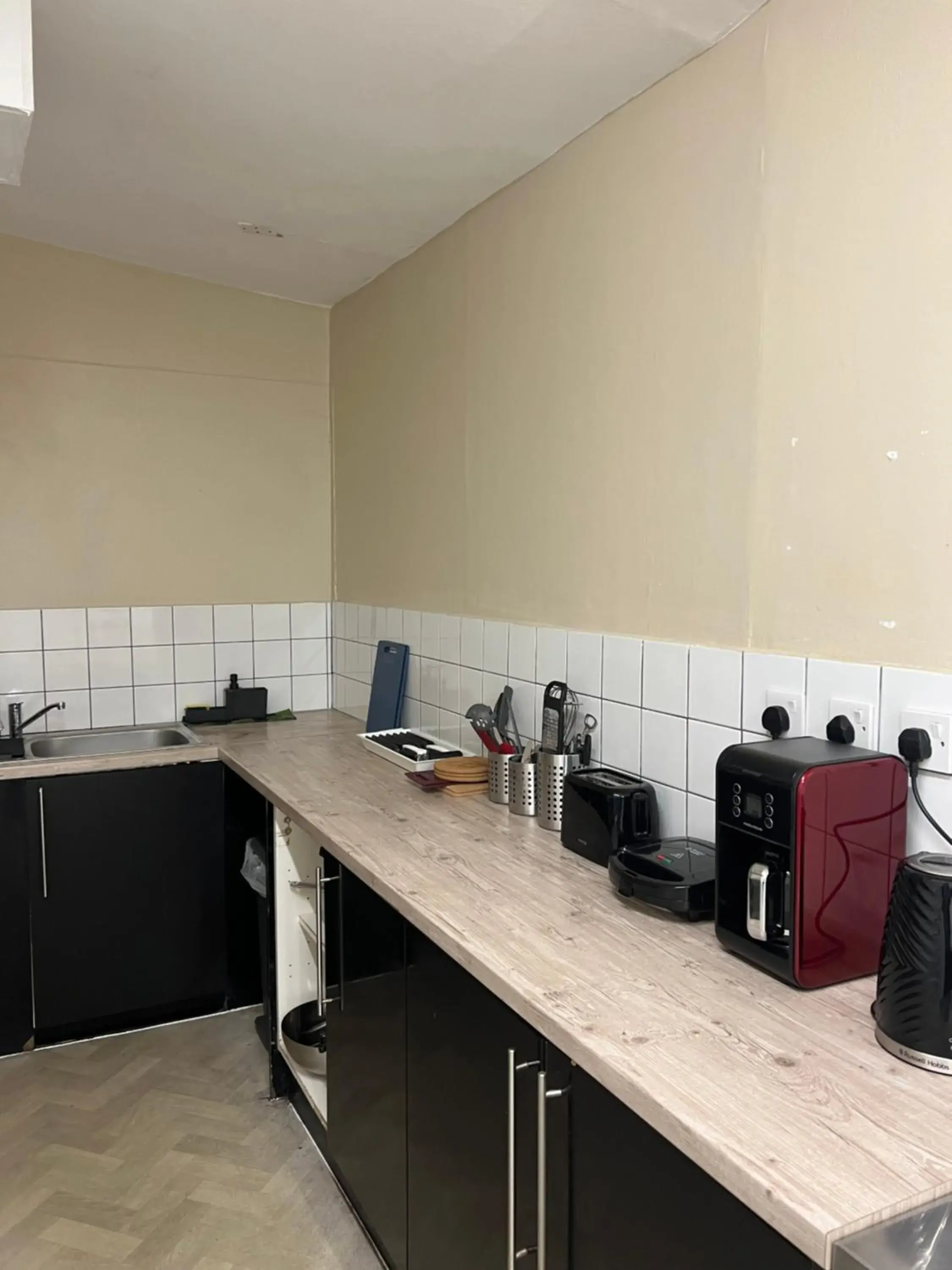 Communal kitchen in Onefam Waterloo 18-36 years old Communal kitchen in Onefam Waterloo 18-36 years old