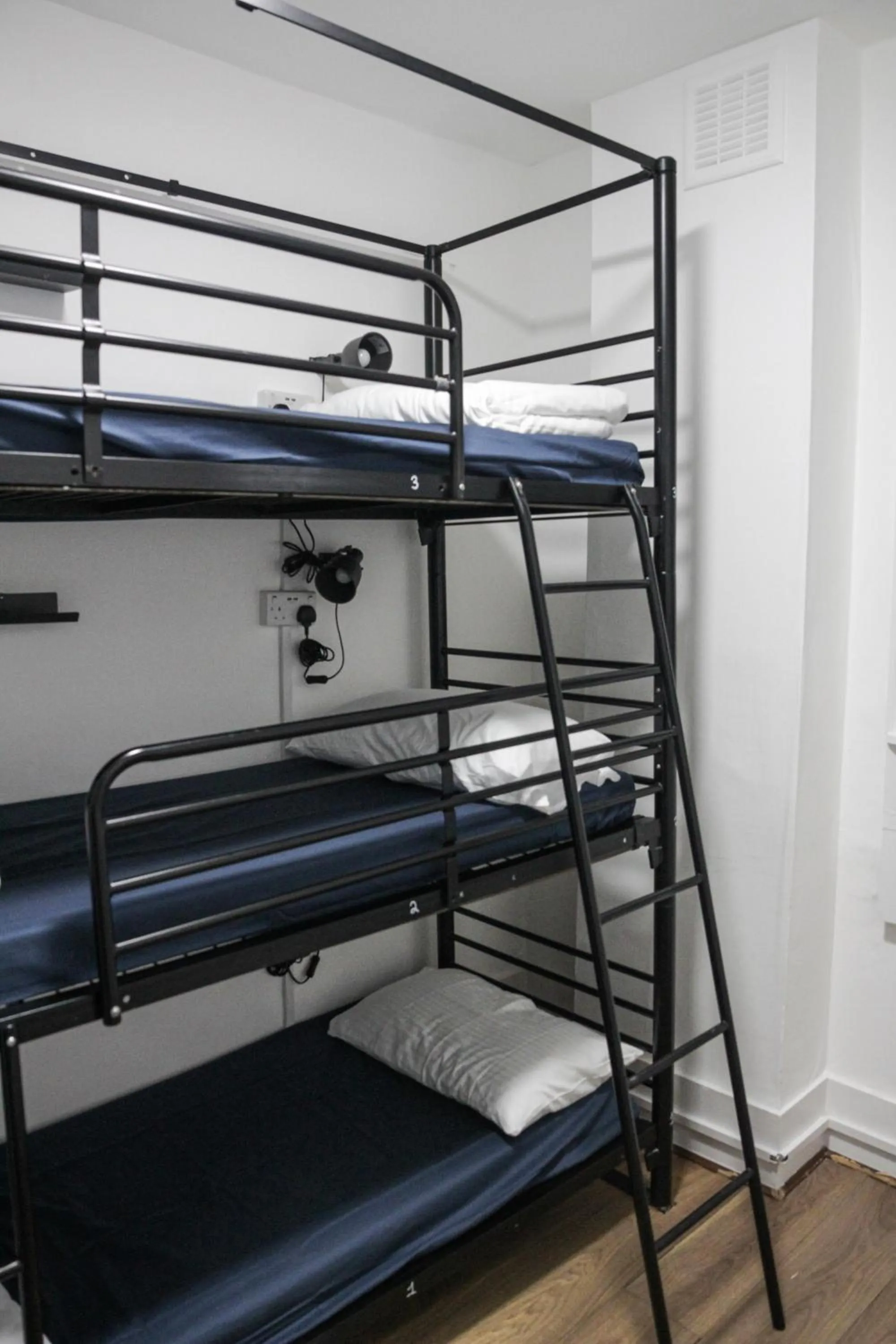 Bedroom, Bed in Onefam Waterloo 18-36 years old