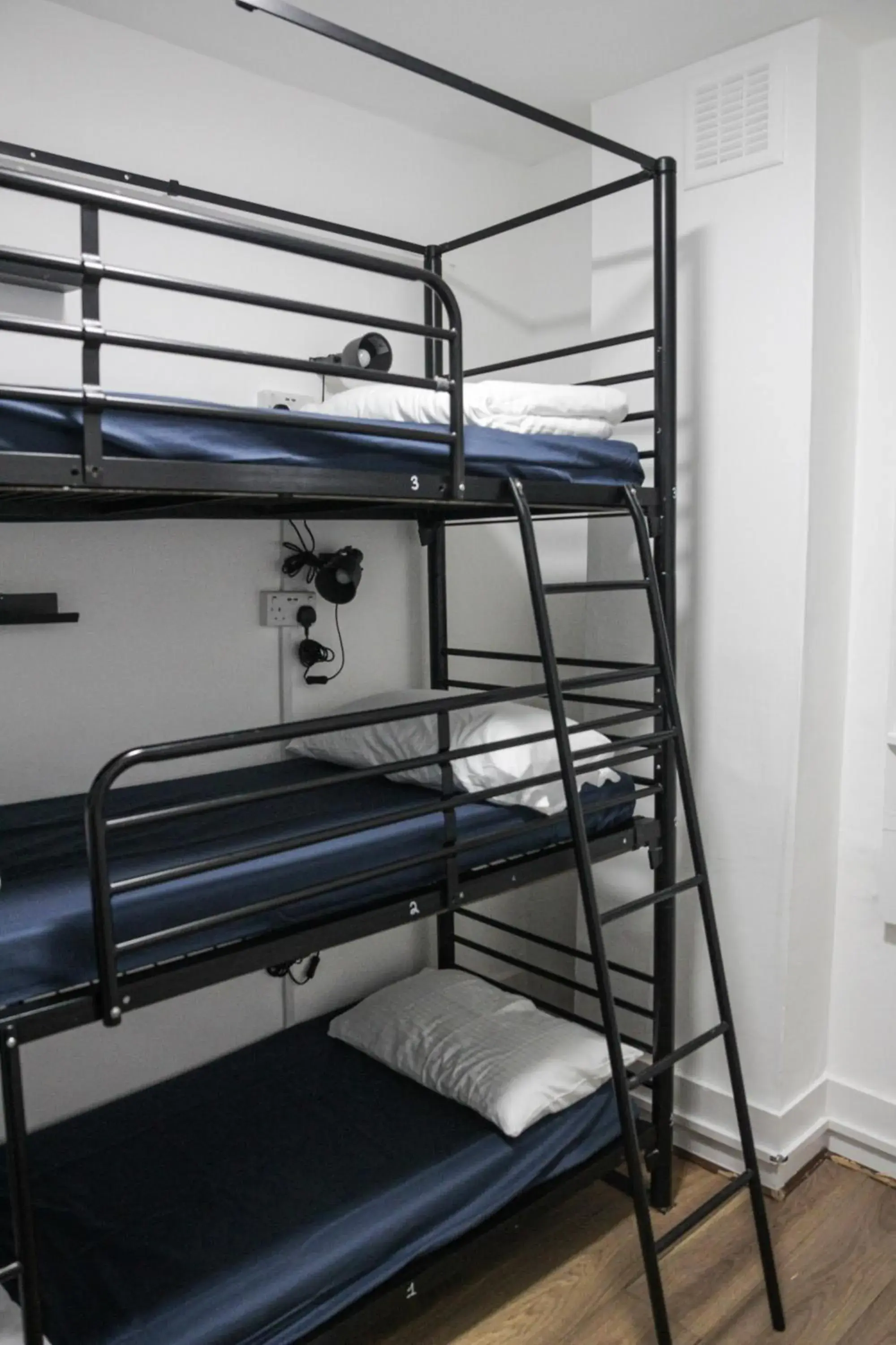 Bedroom, Bed in Onefam Waterloo 18-36 years old Bedroom, Bed in Onefam Waterloo 18-36 years old