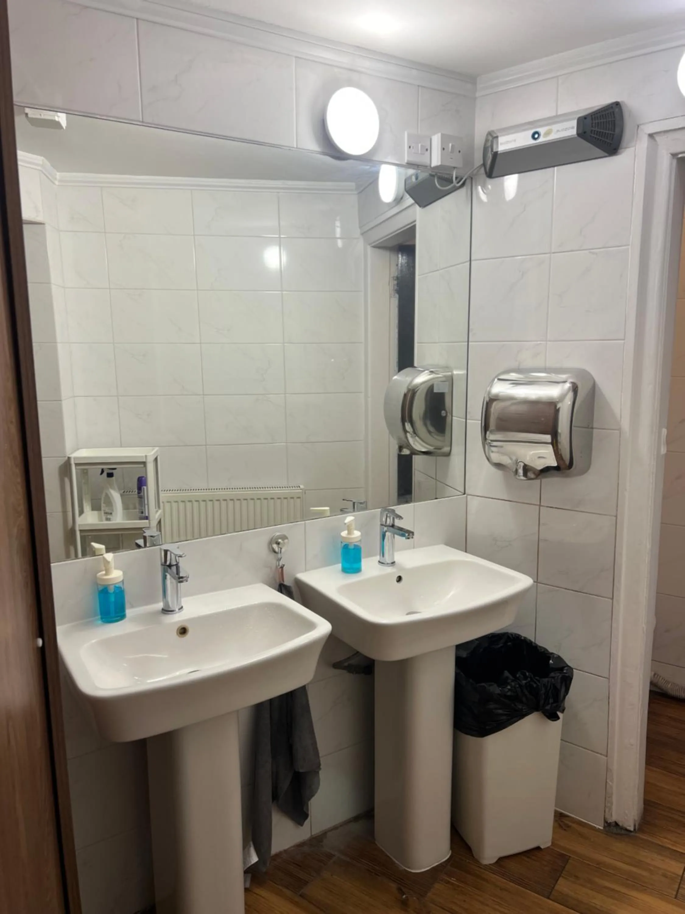 Bathroom in Onefam Waterloo 18-36 years old