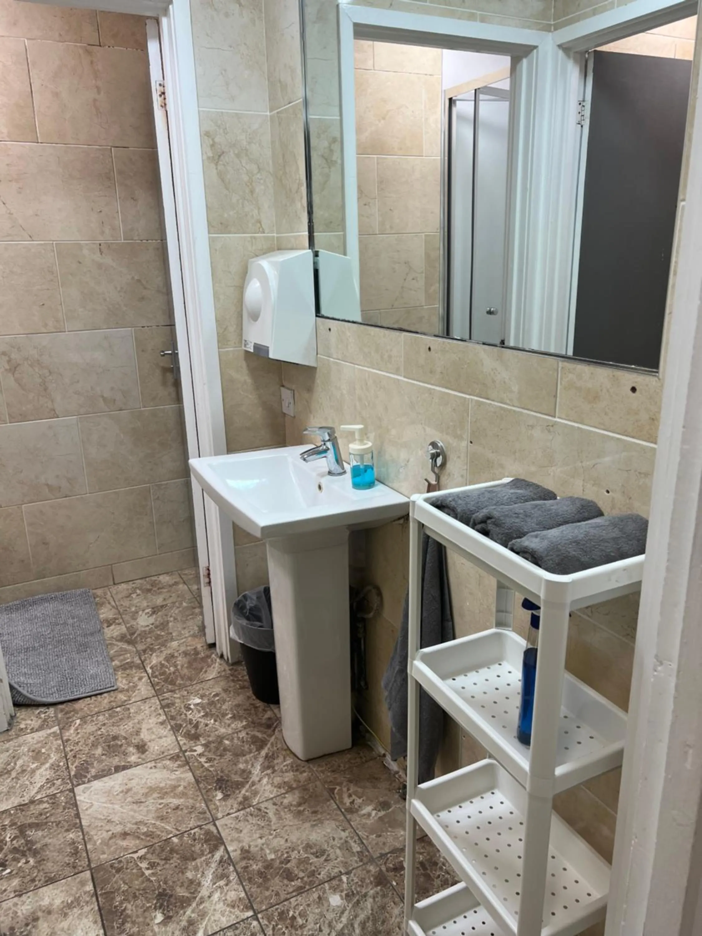 Bathroom in Onefam Waterloo 18-36 years old