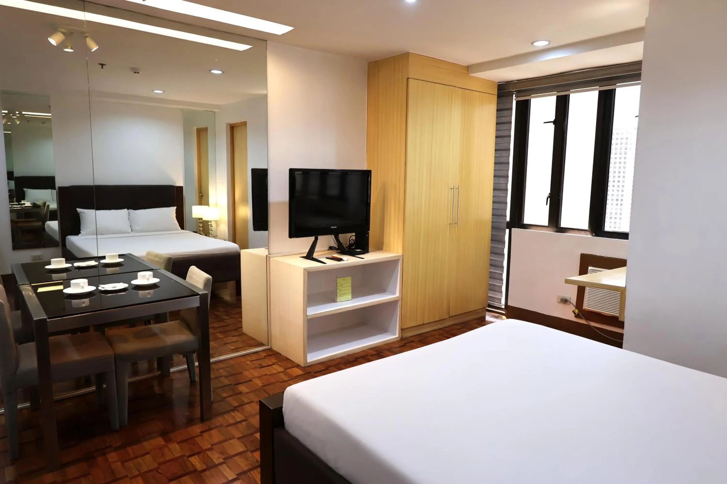 Bedroom, Bed in Prince Plaza II Condotel