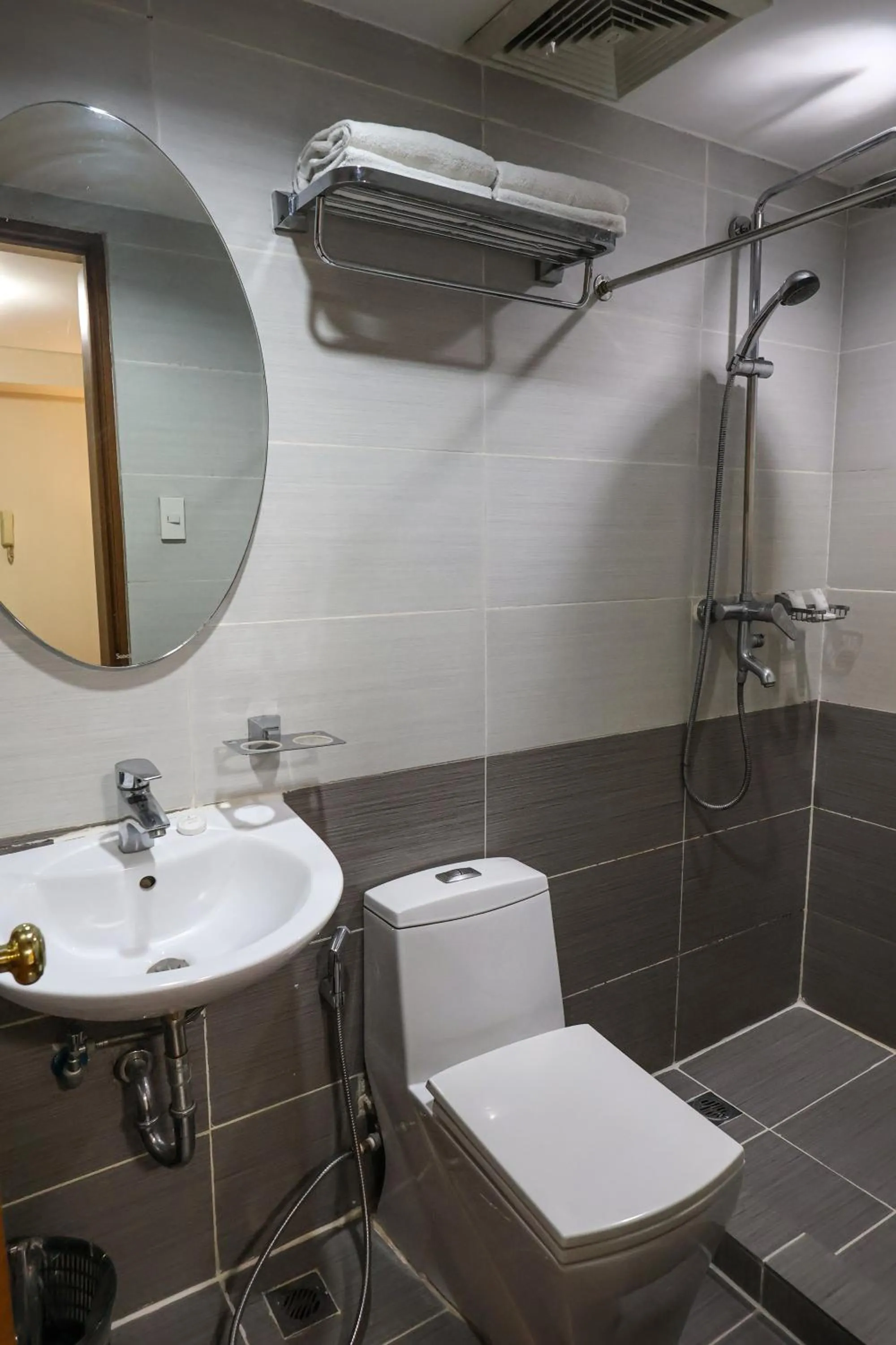 Bathroom in Prince Plaza II Condotel