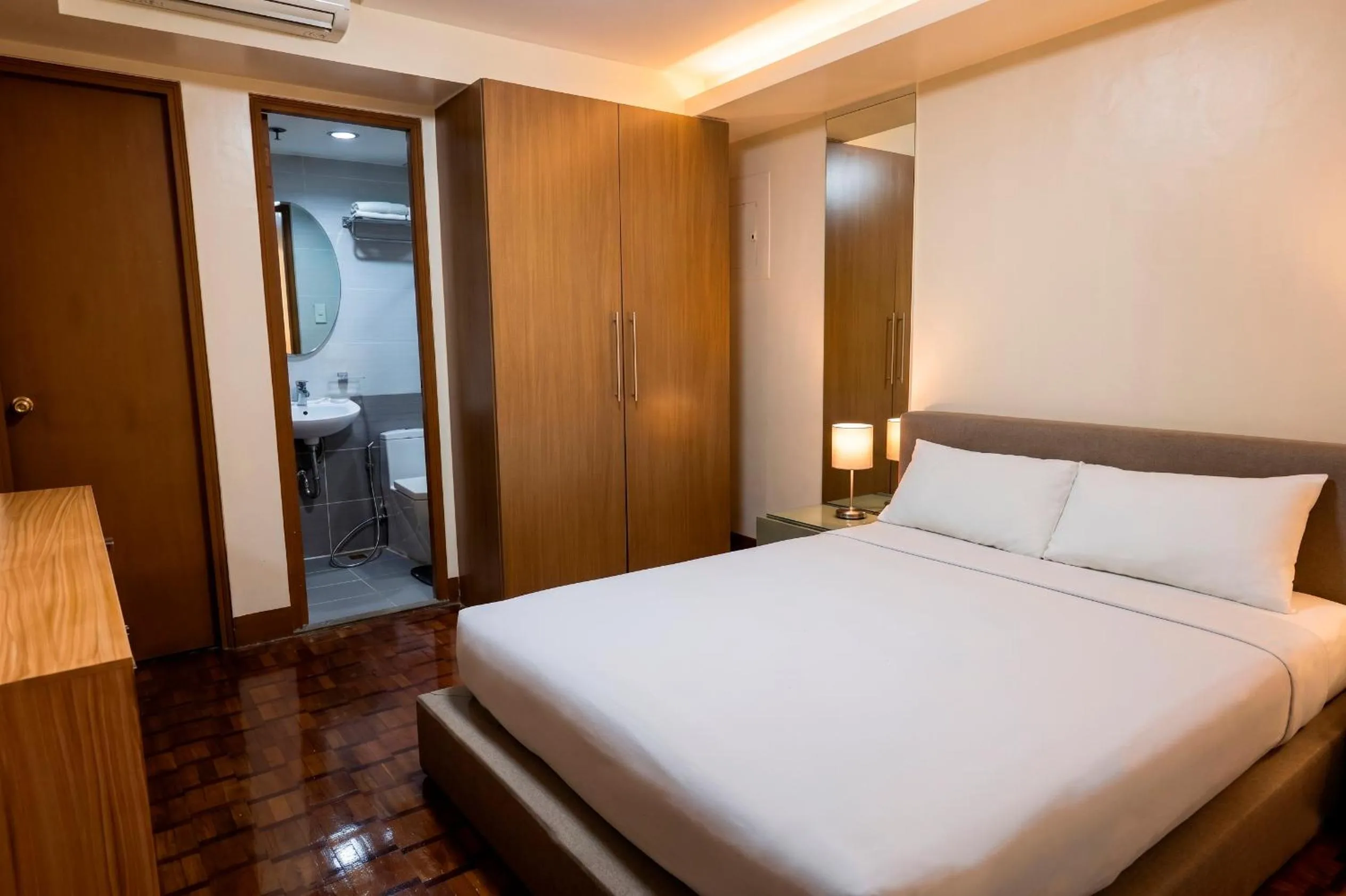 Bed in Prince Plaza II Condotel