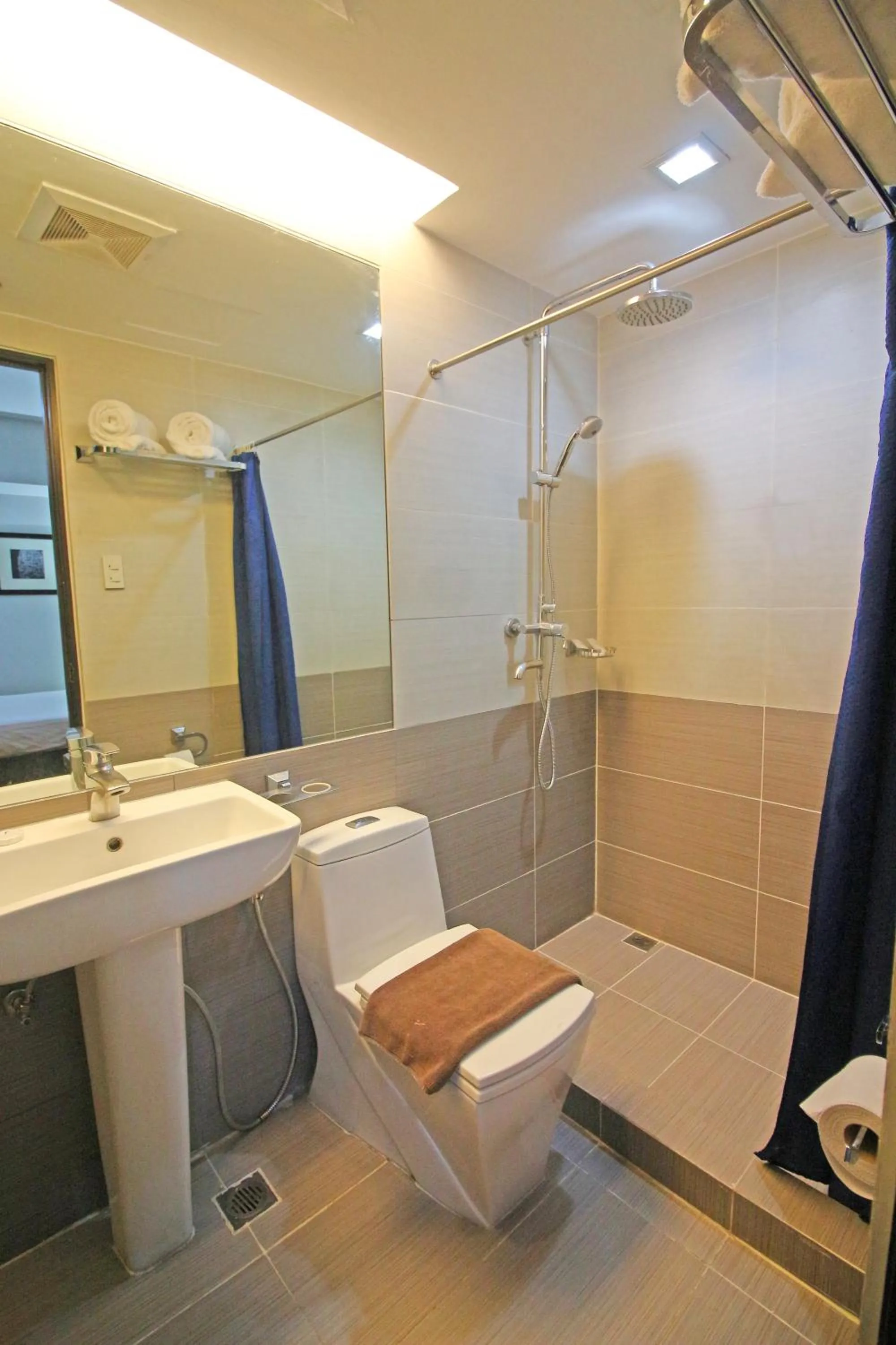 Bathroom in Prince Plaza II Condotel