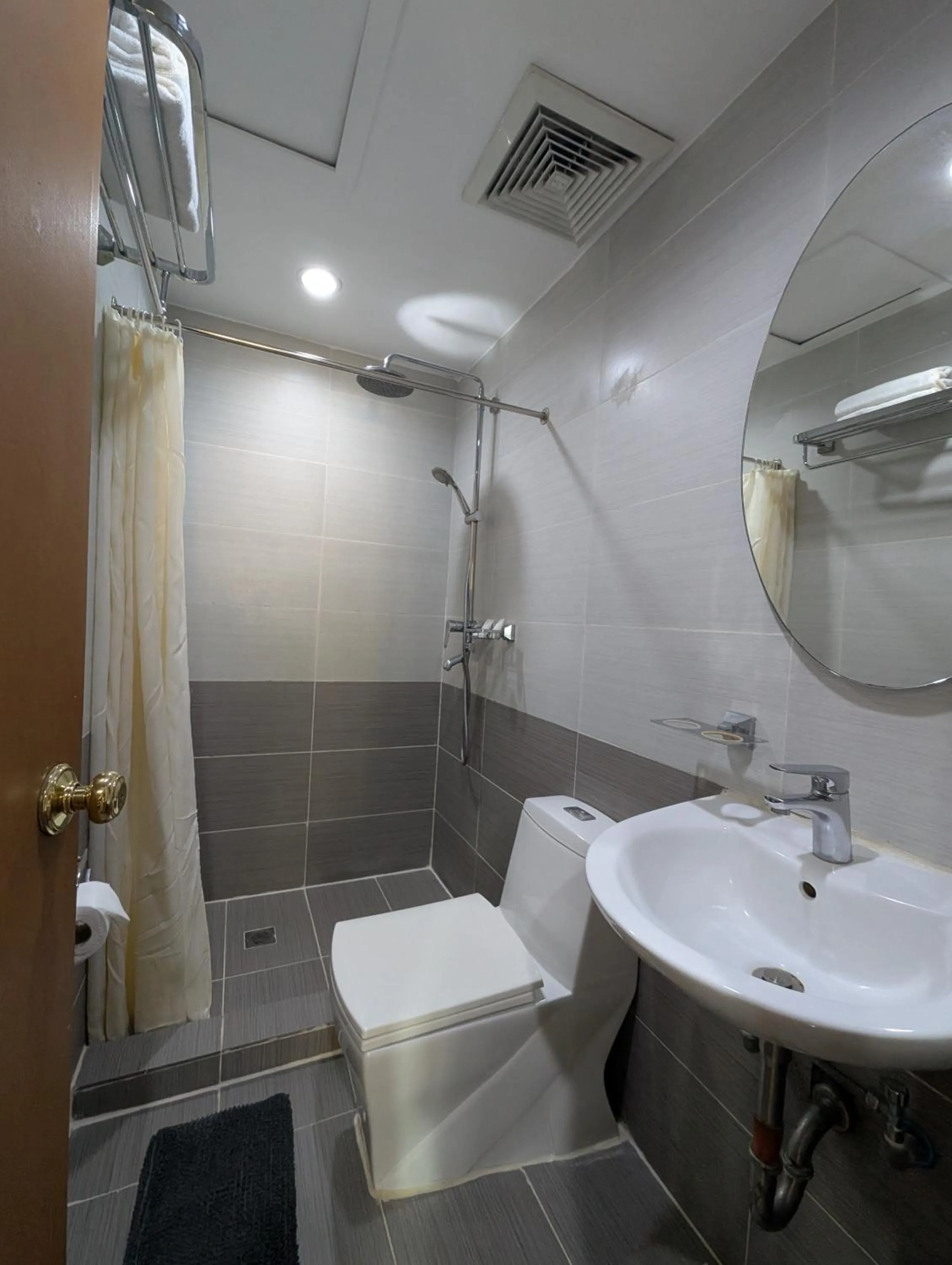 Bathroom in Prince Plaza II Condotel