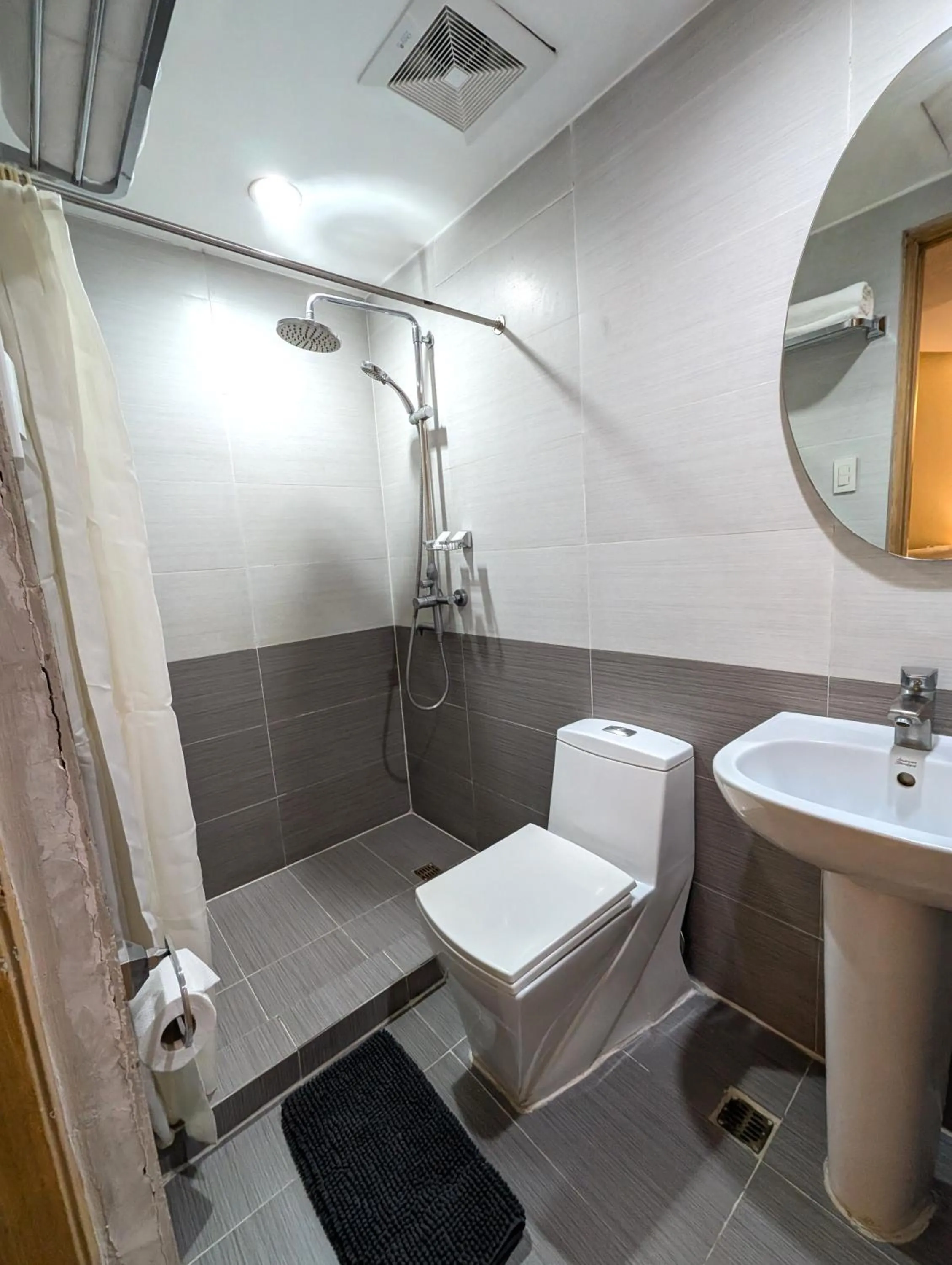 Bathroom in Prince Plaza II Condotel