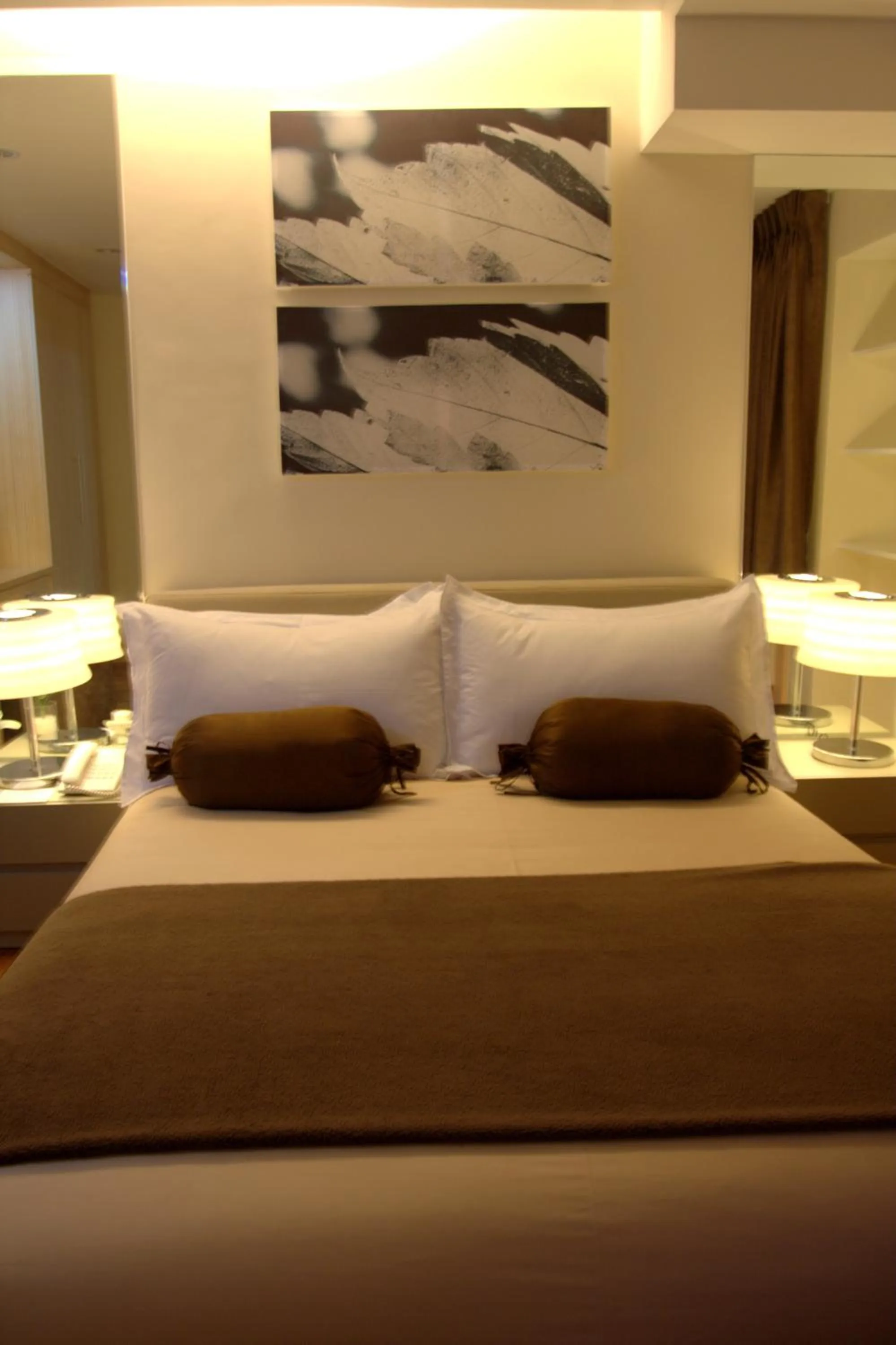 Bed in Prince Plaza II Condotel