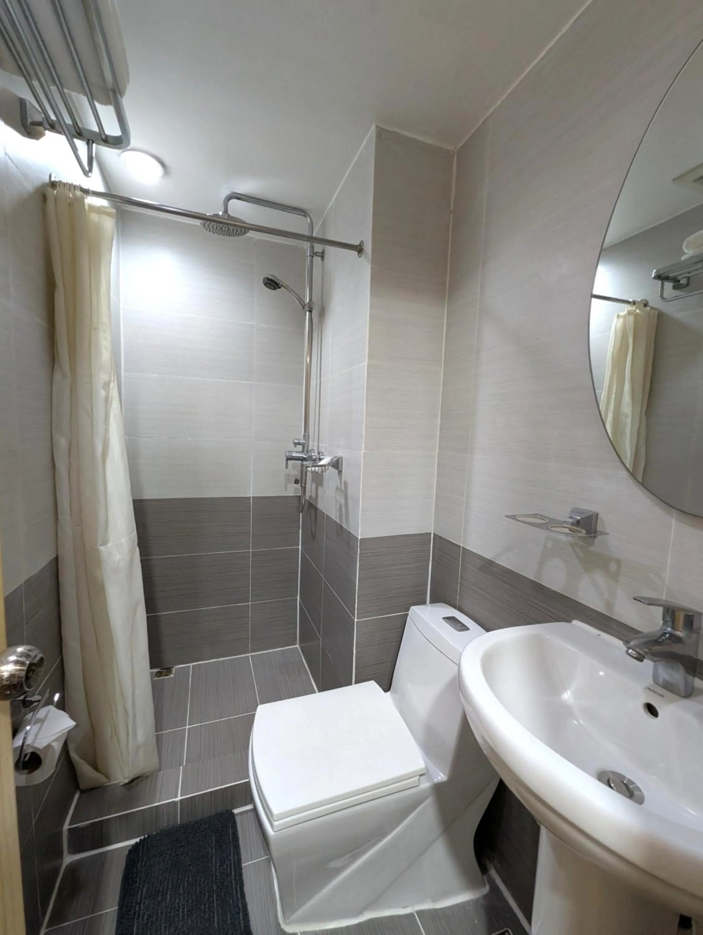 Bathroom in Prince Plaza II Condotel
