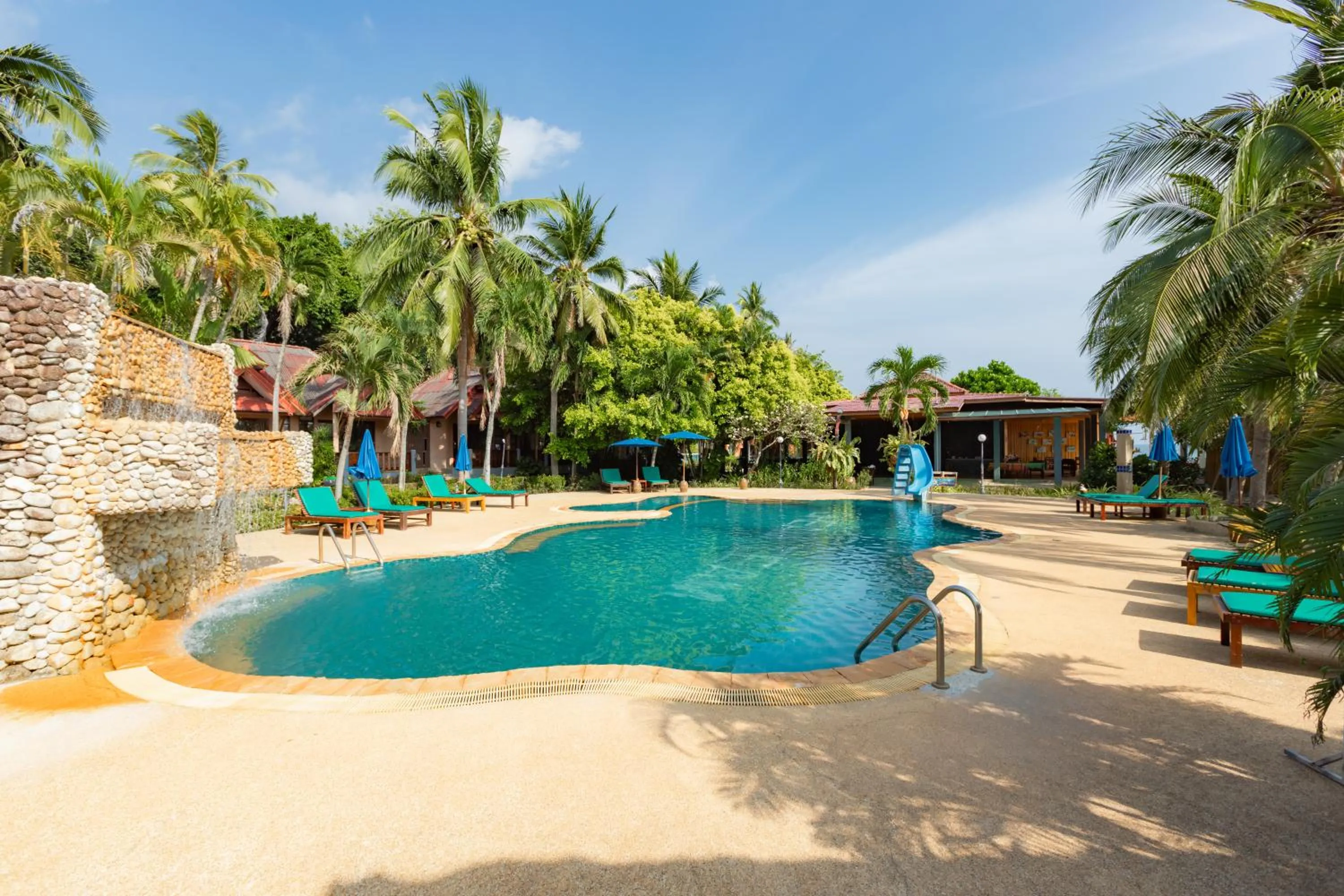 Pool view in Dream Team Beach Resort