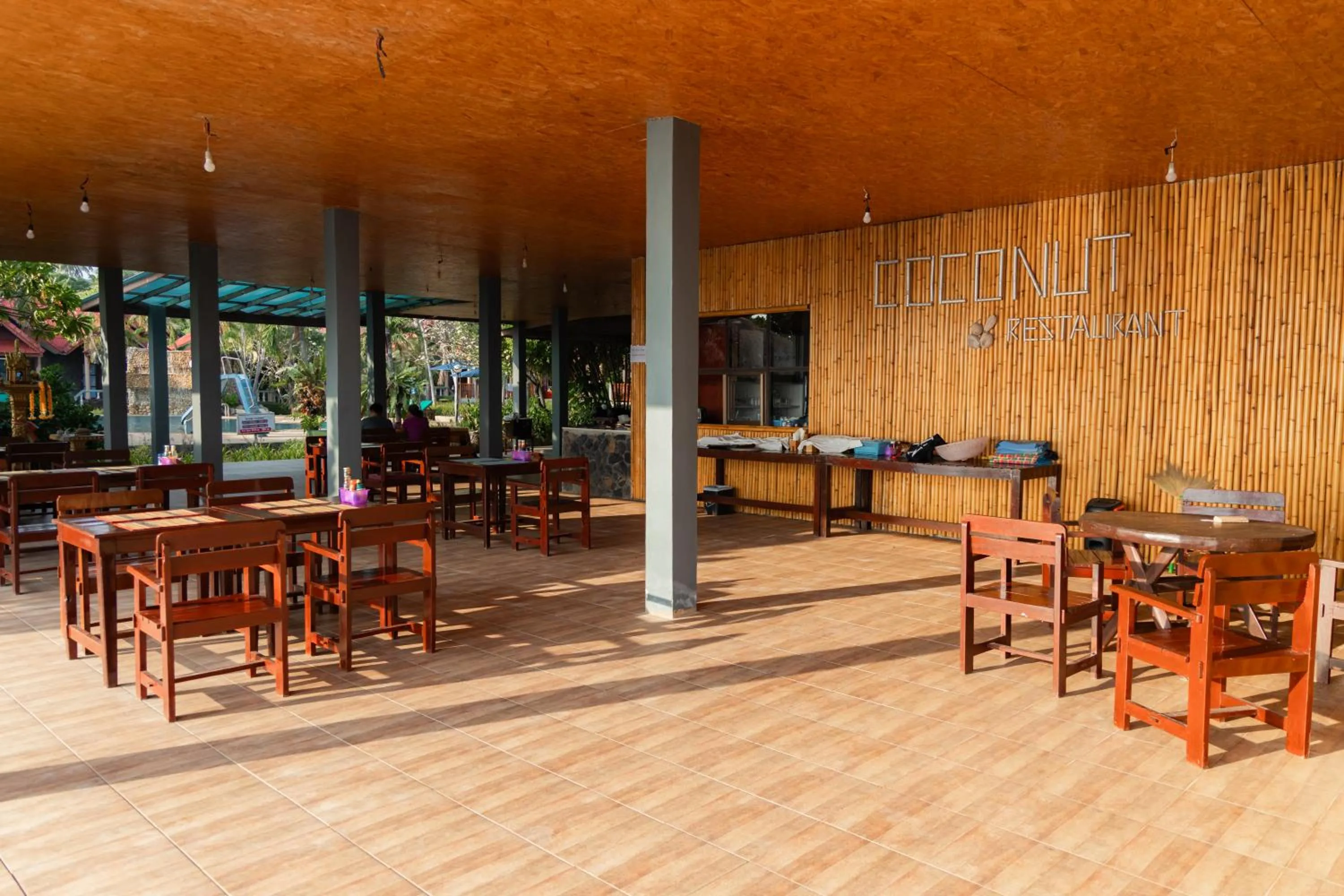 Restaurant/places to eat in Dream Team Beach Resort