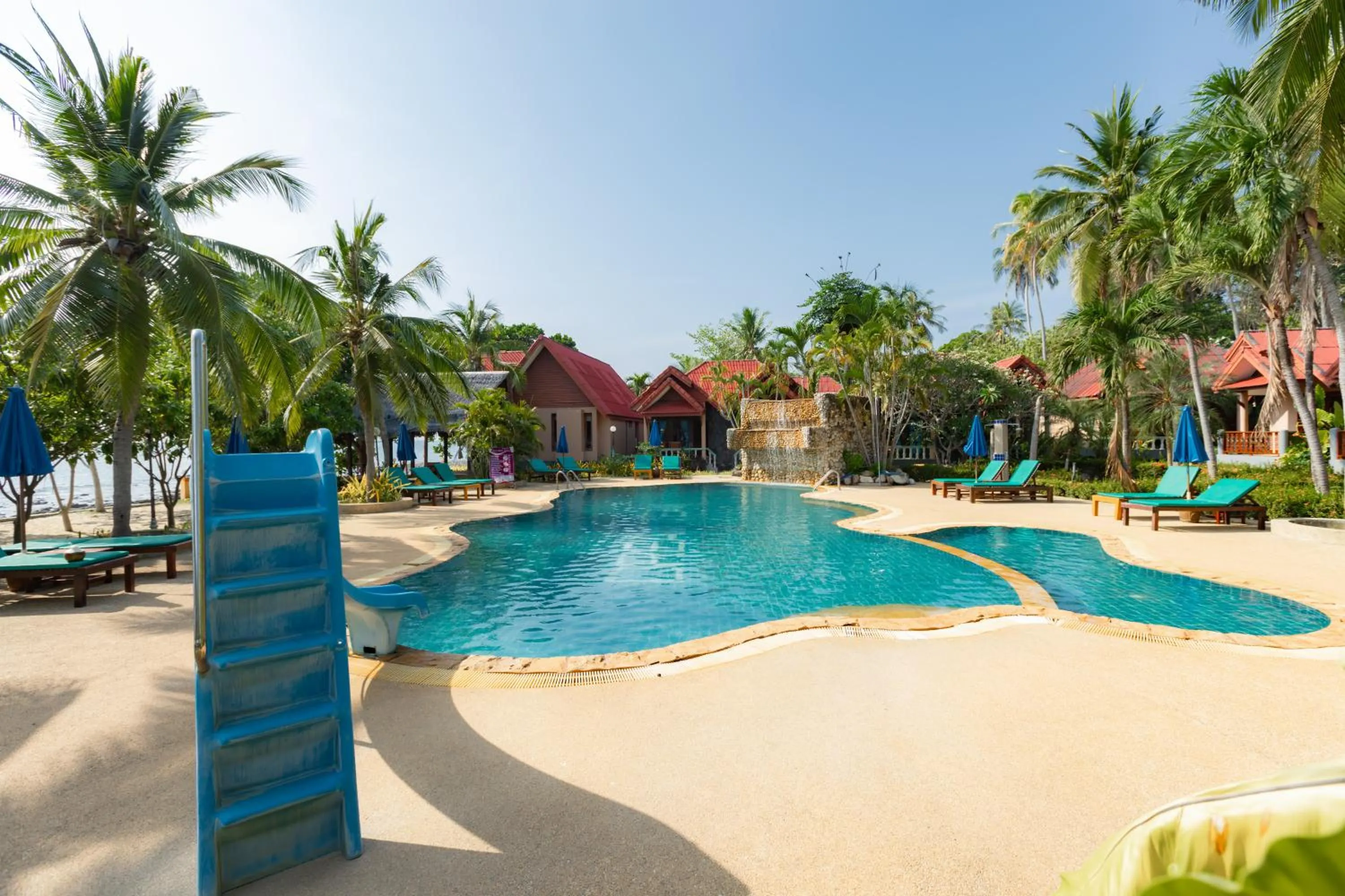 Pool view in Dream Team Beach Resort