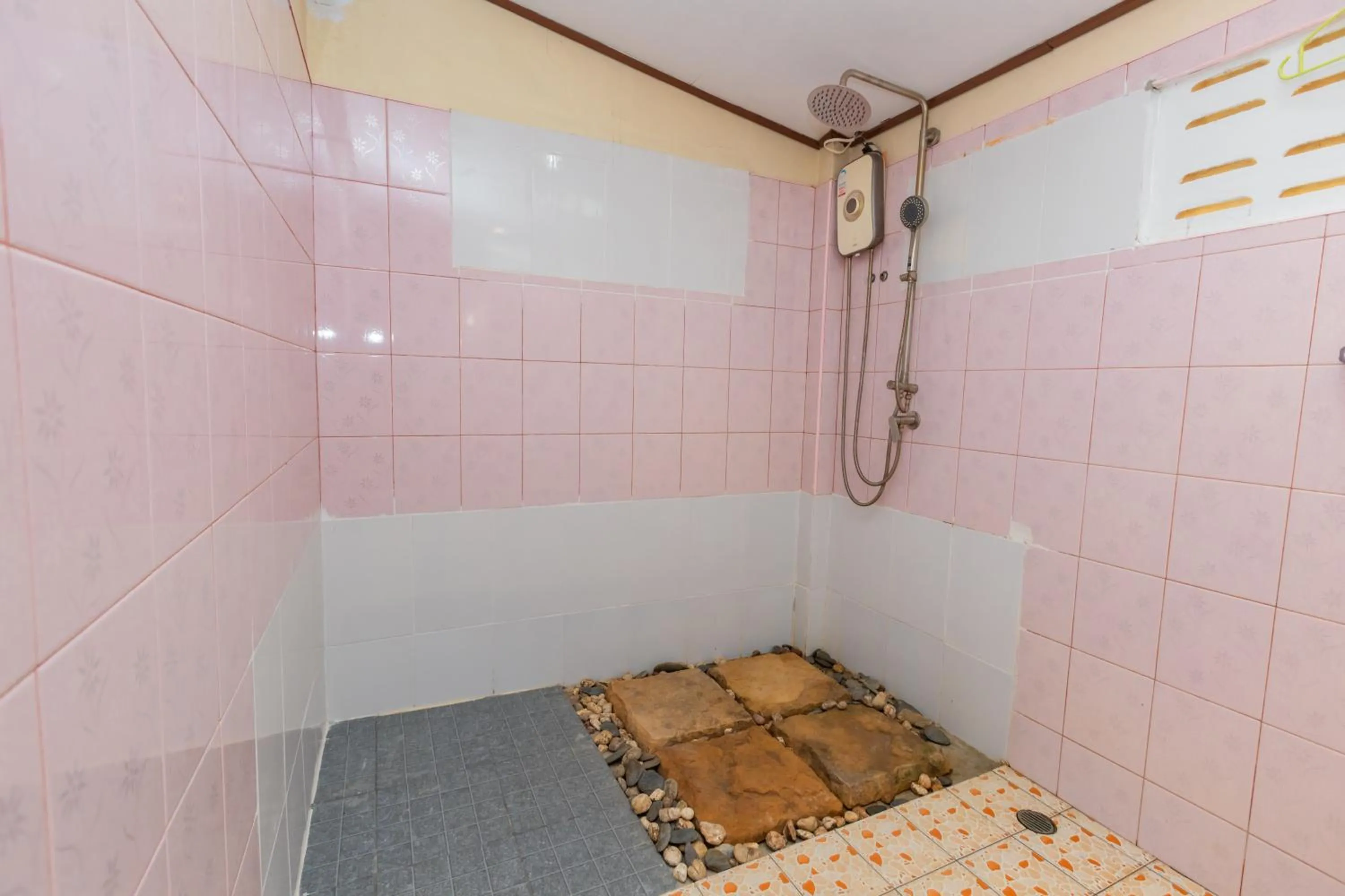 Shower in Dream Team Beach Resort