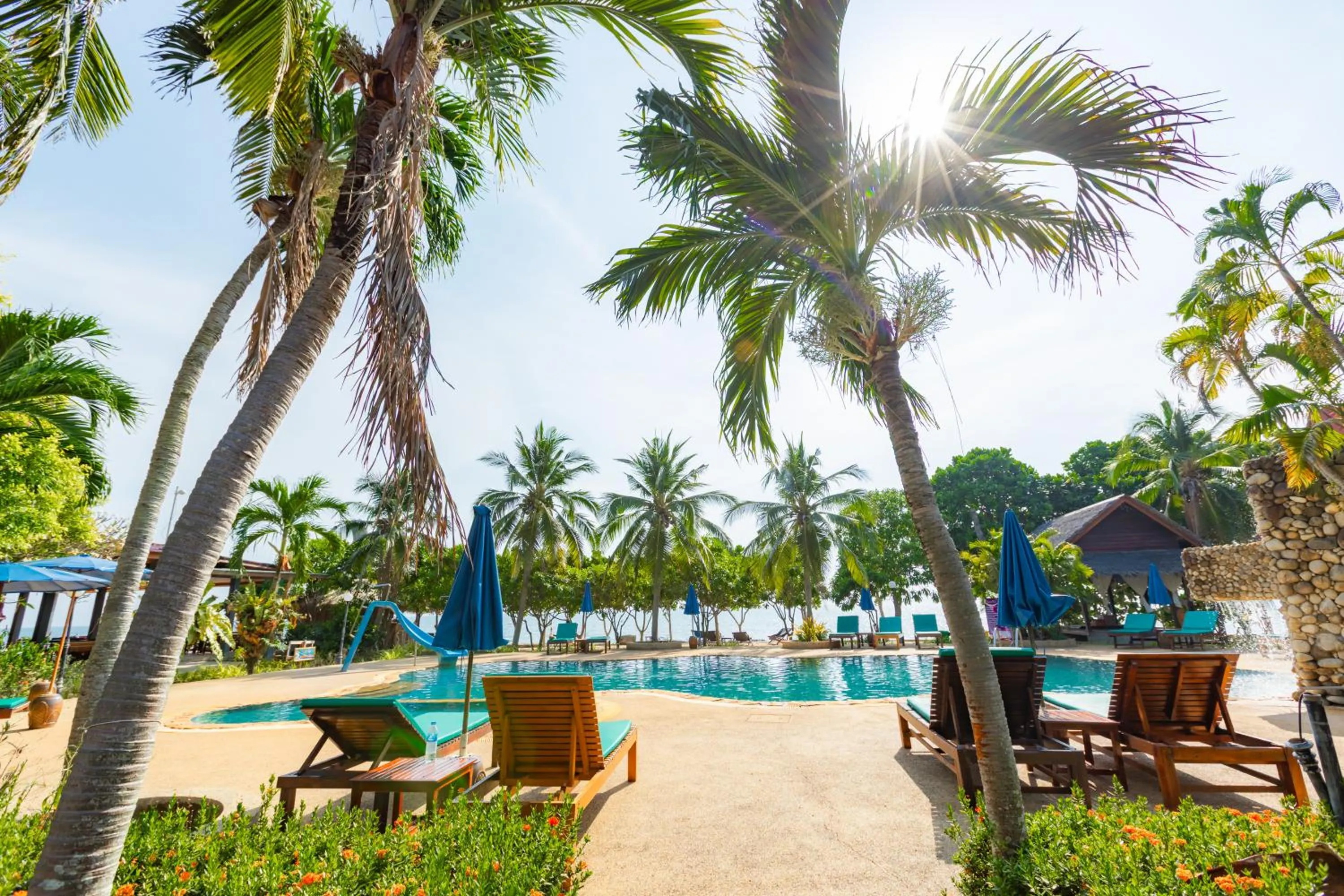 Pool view in Dream Team Beach Resort