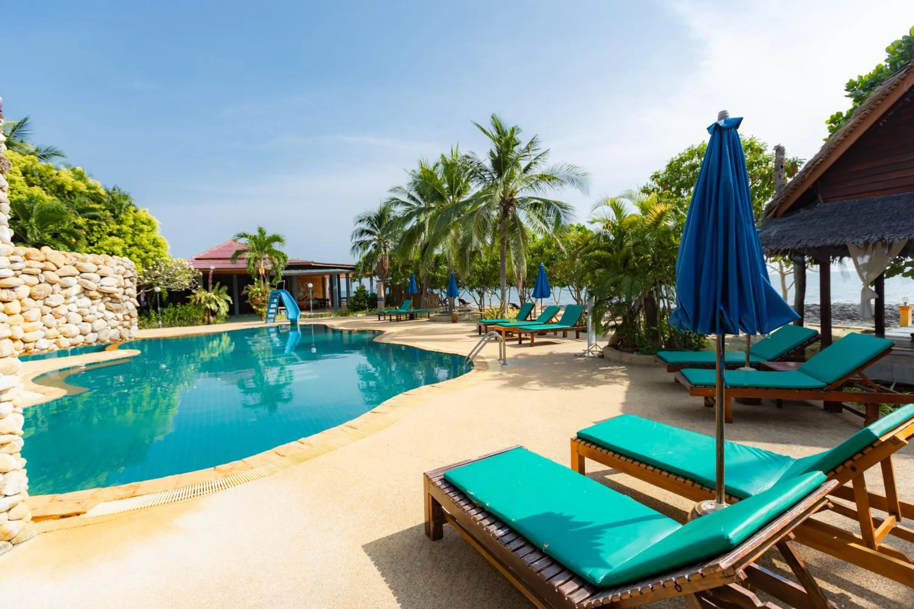 Pool view in Dream Team Beach Resort
