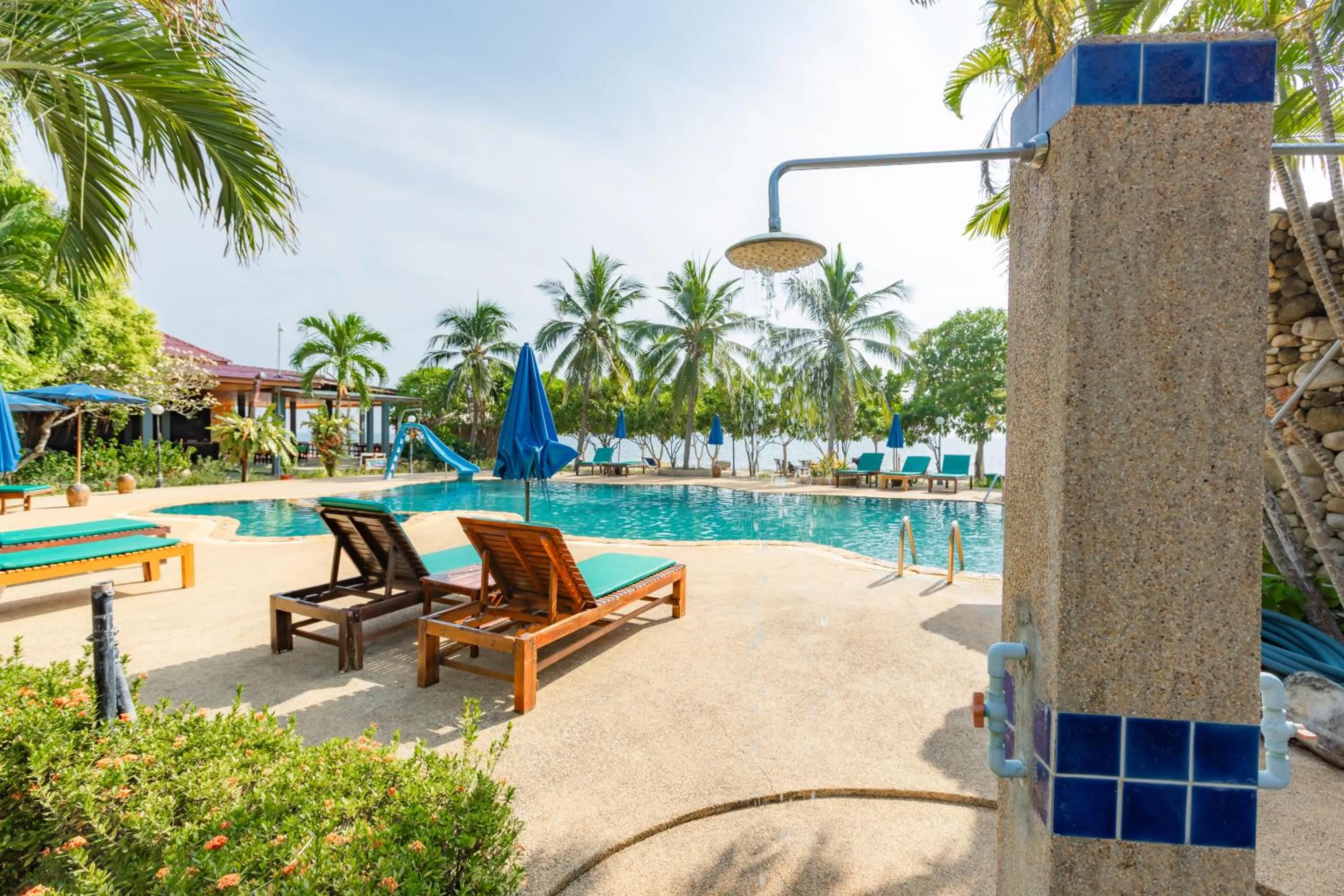 Pool view in Dream Team Beach Resort