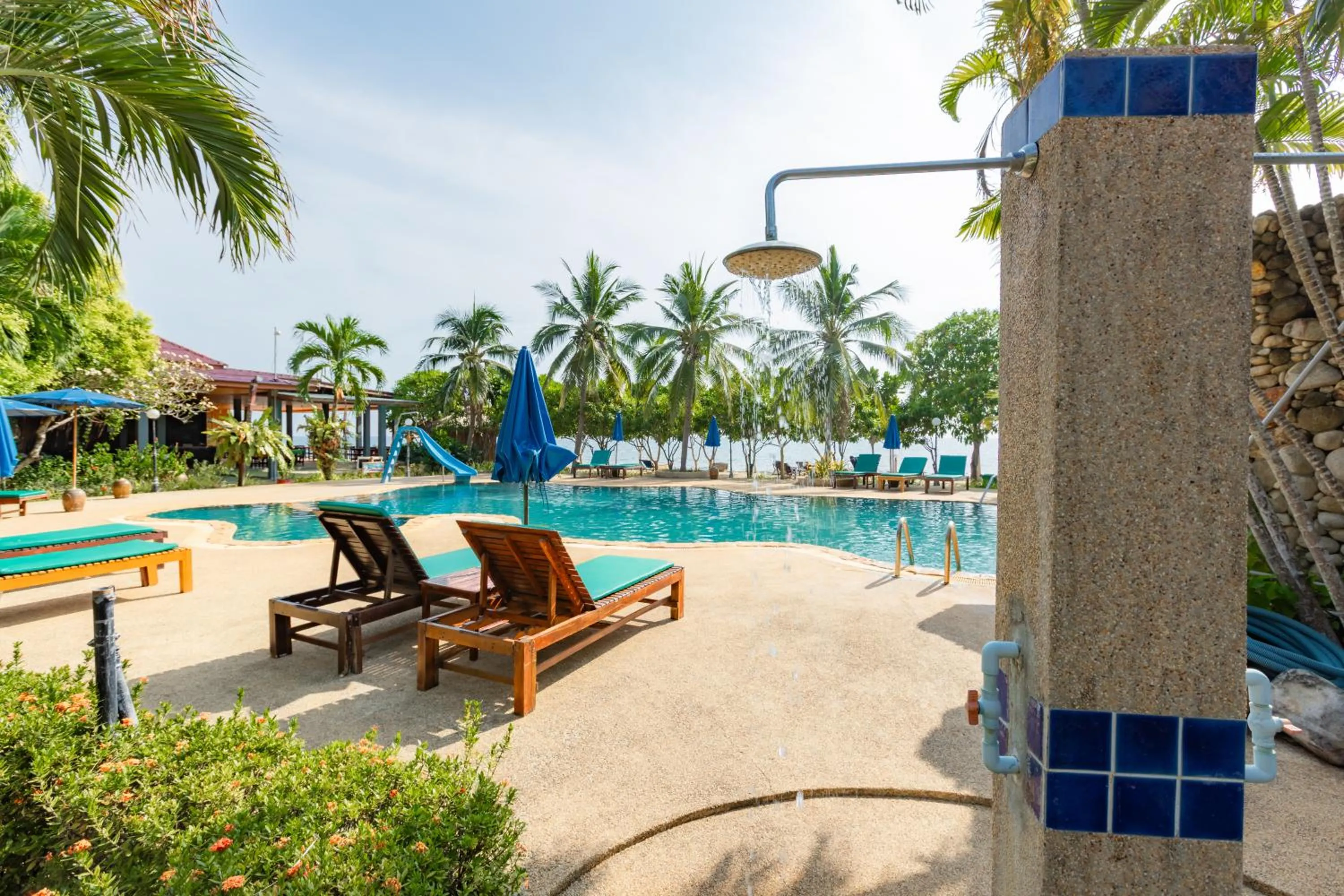 Pool view in Dream Team Beach Resort