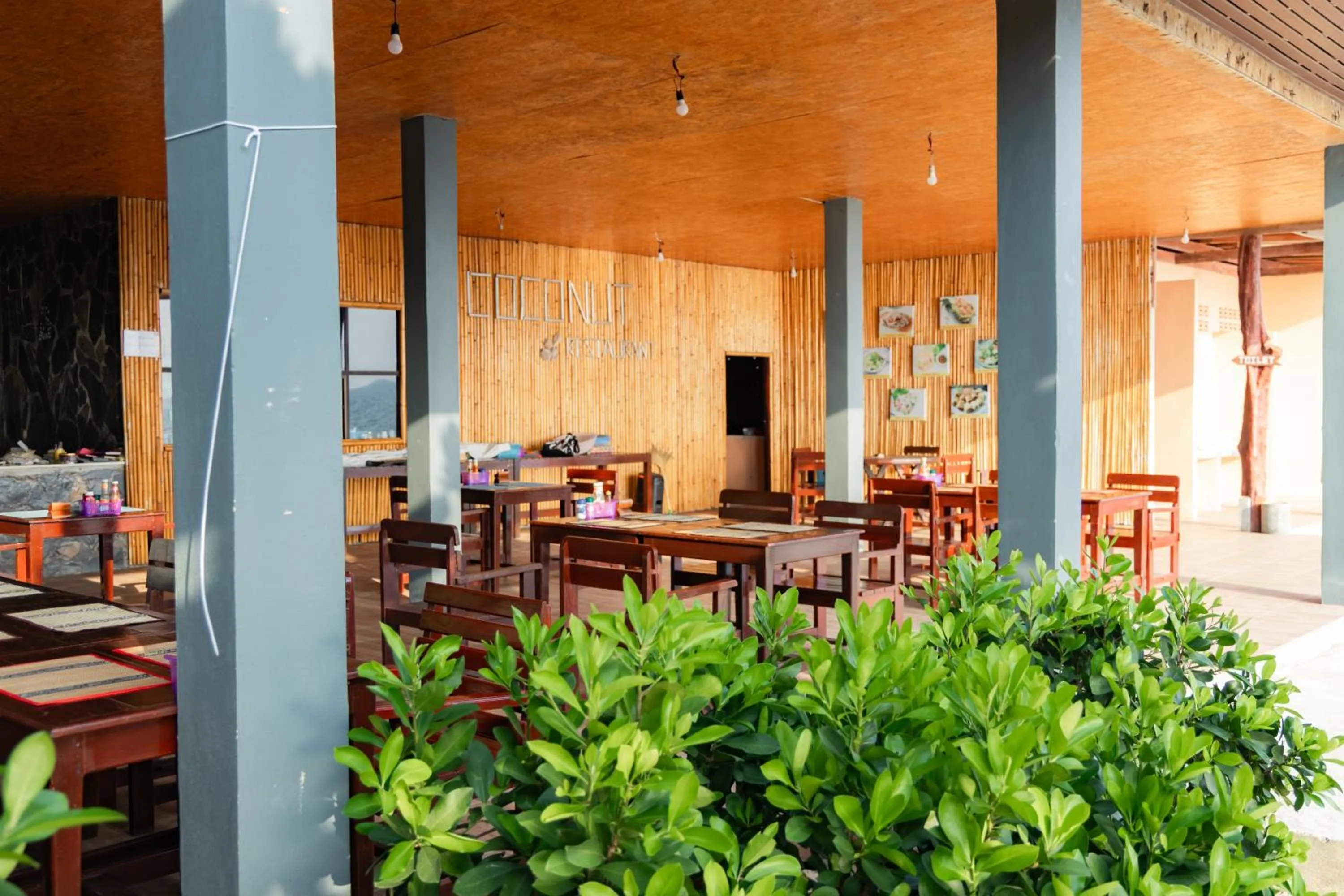 Restaurant/places to eat in Dream Team Beach Resort