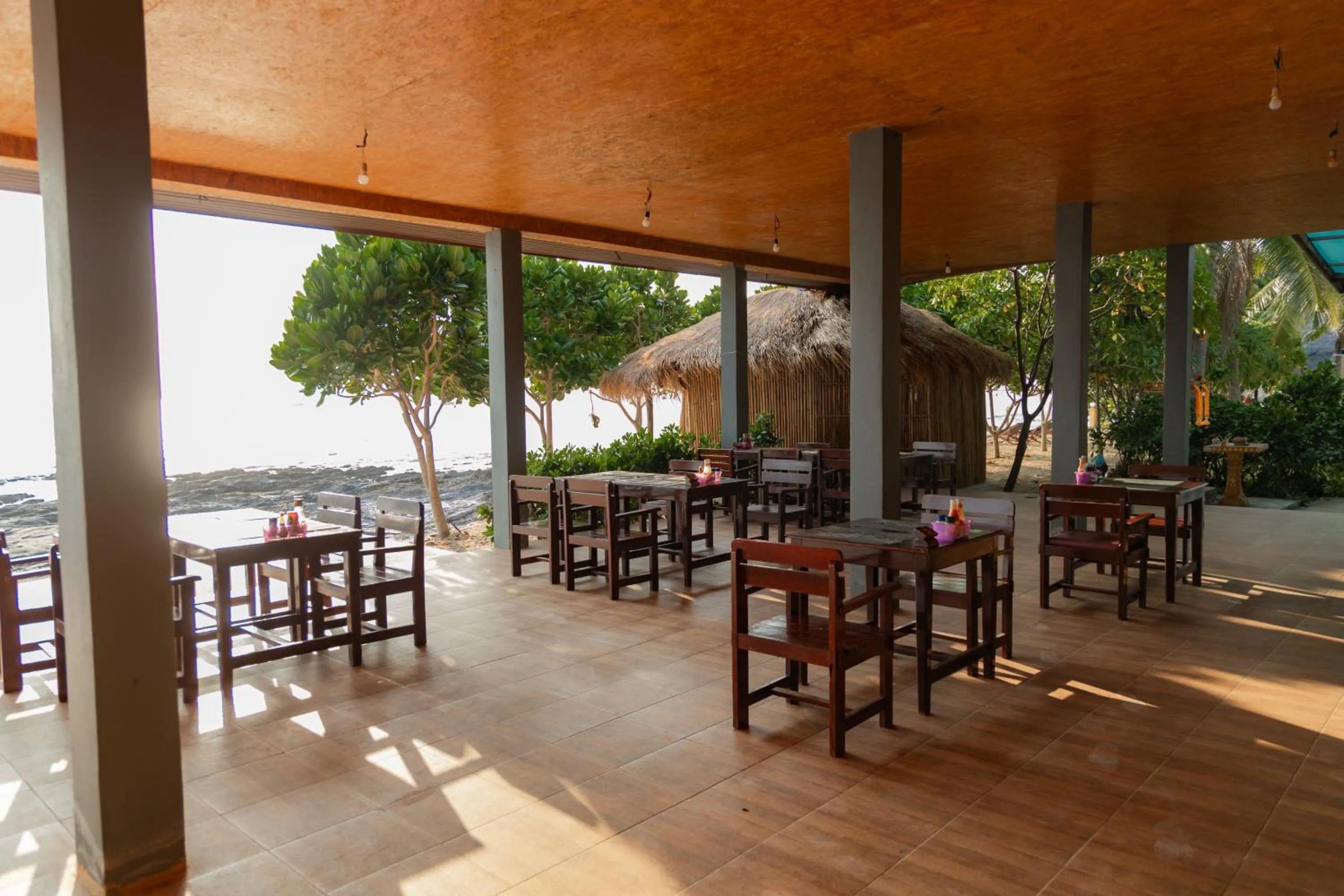 Restaurant/places to eat in Dream Team Beach Resort