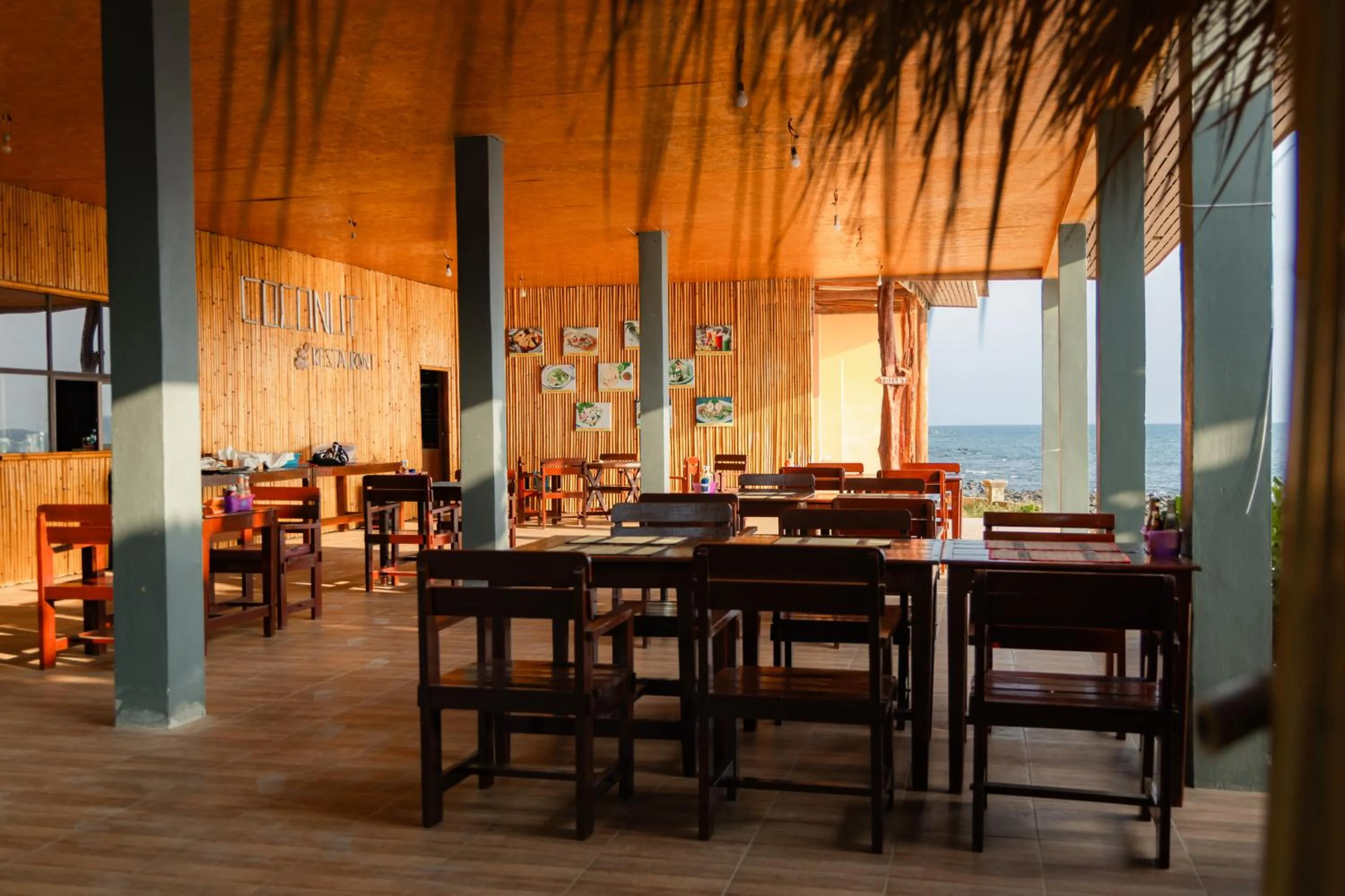 Restaurant/places to eat in Dream Team Beach Resort