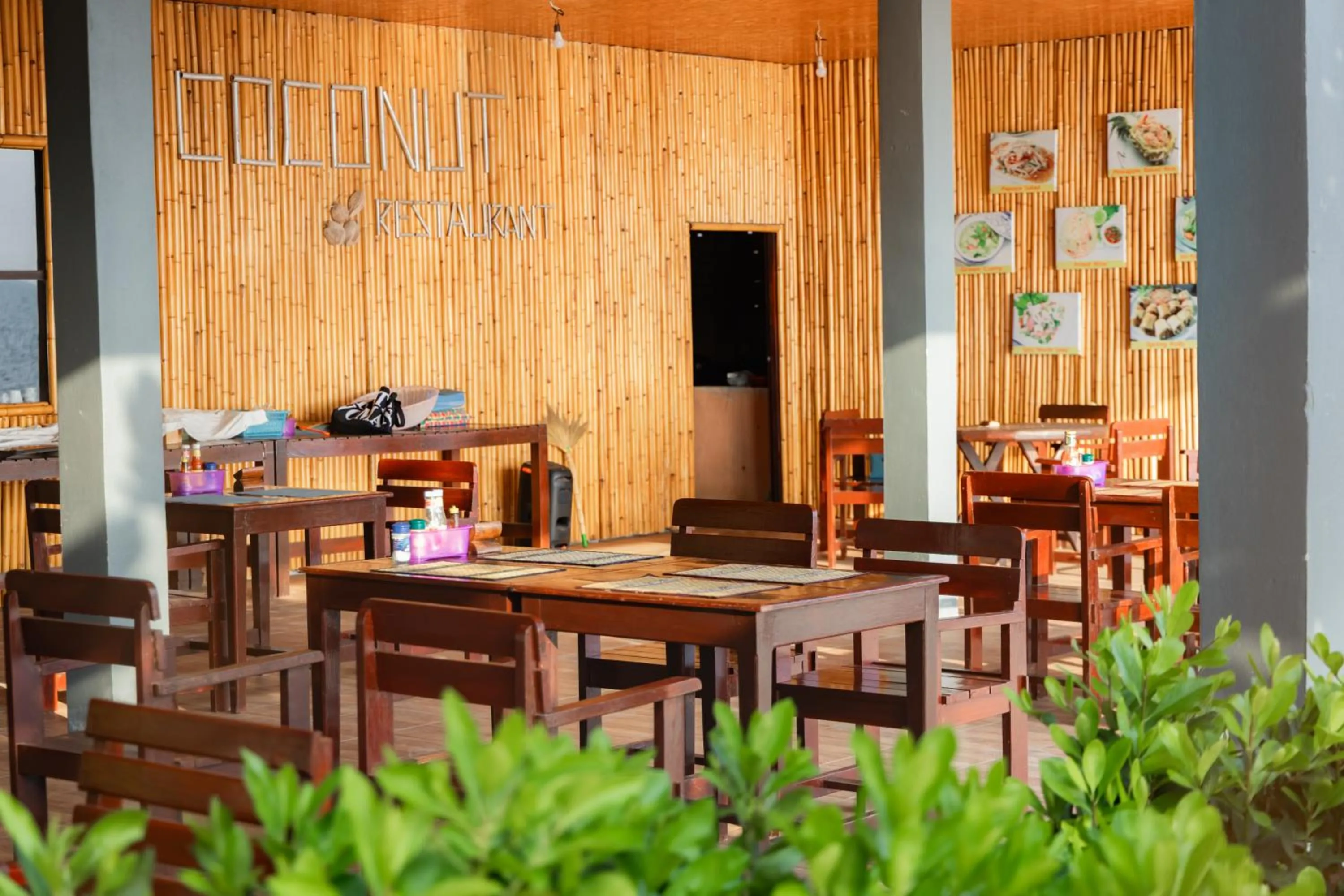 Restaurant/places to eat in Dream Team Beach Resort