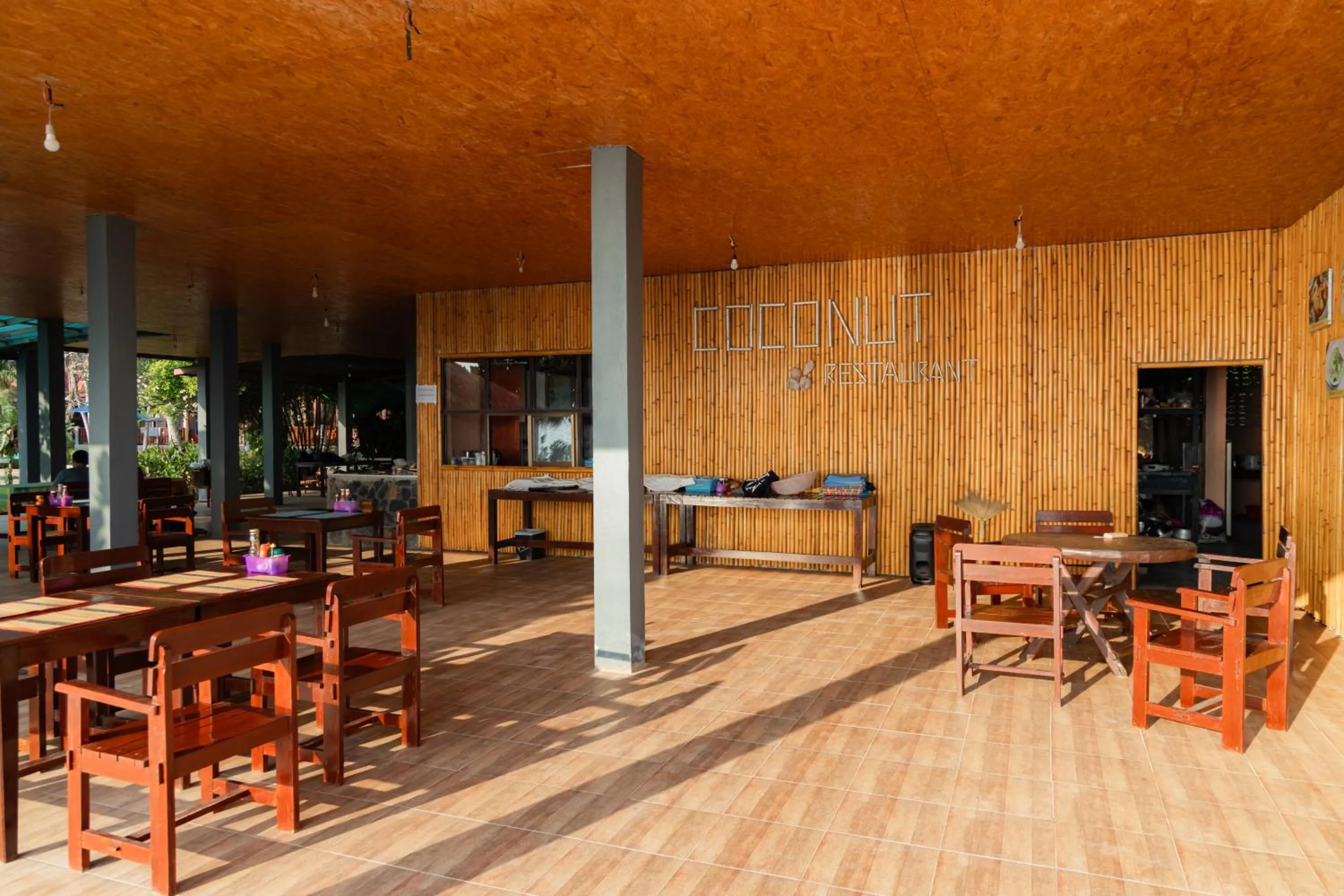 Restaurant/places to eat in Dream Team Beach Resort