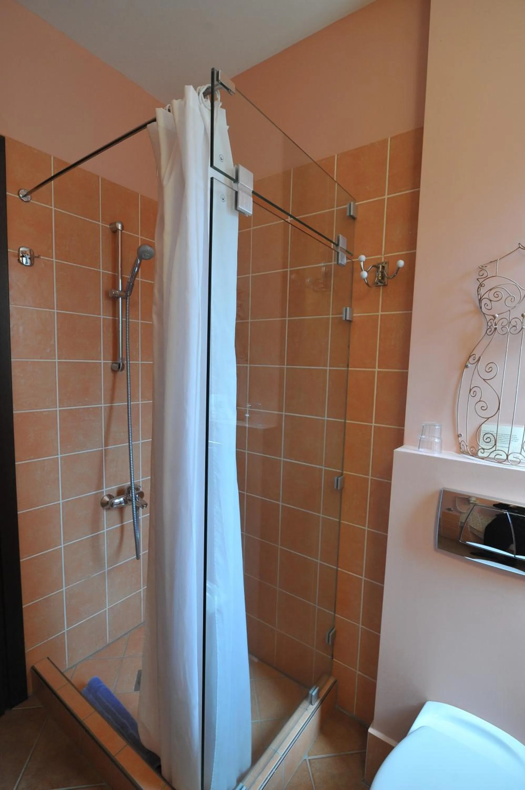 Shower in Vaela Hotel Cultural Resort