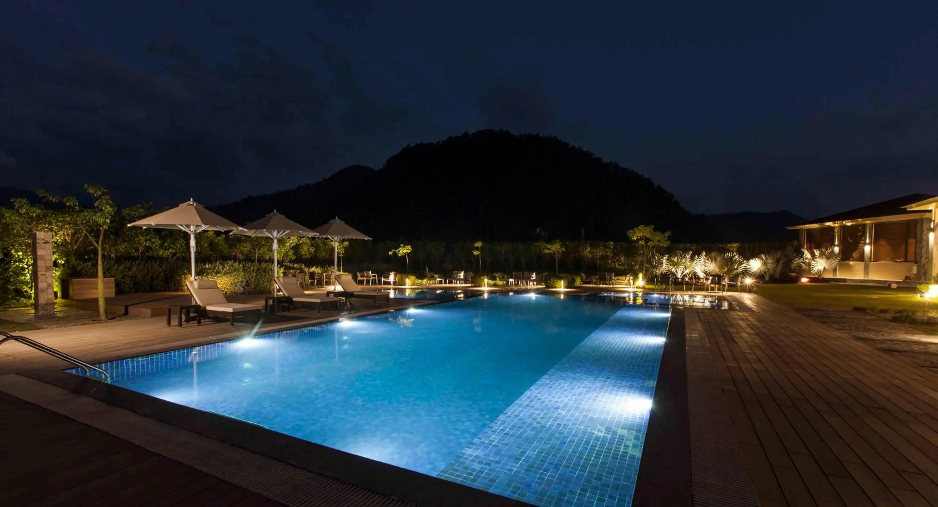 Swimming pool in Lemon Tree Premier, Corbett