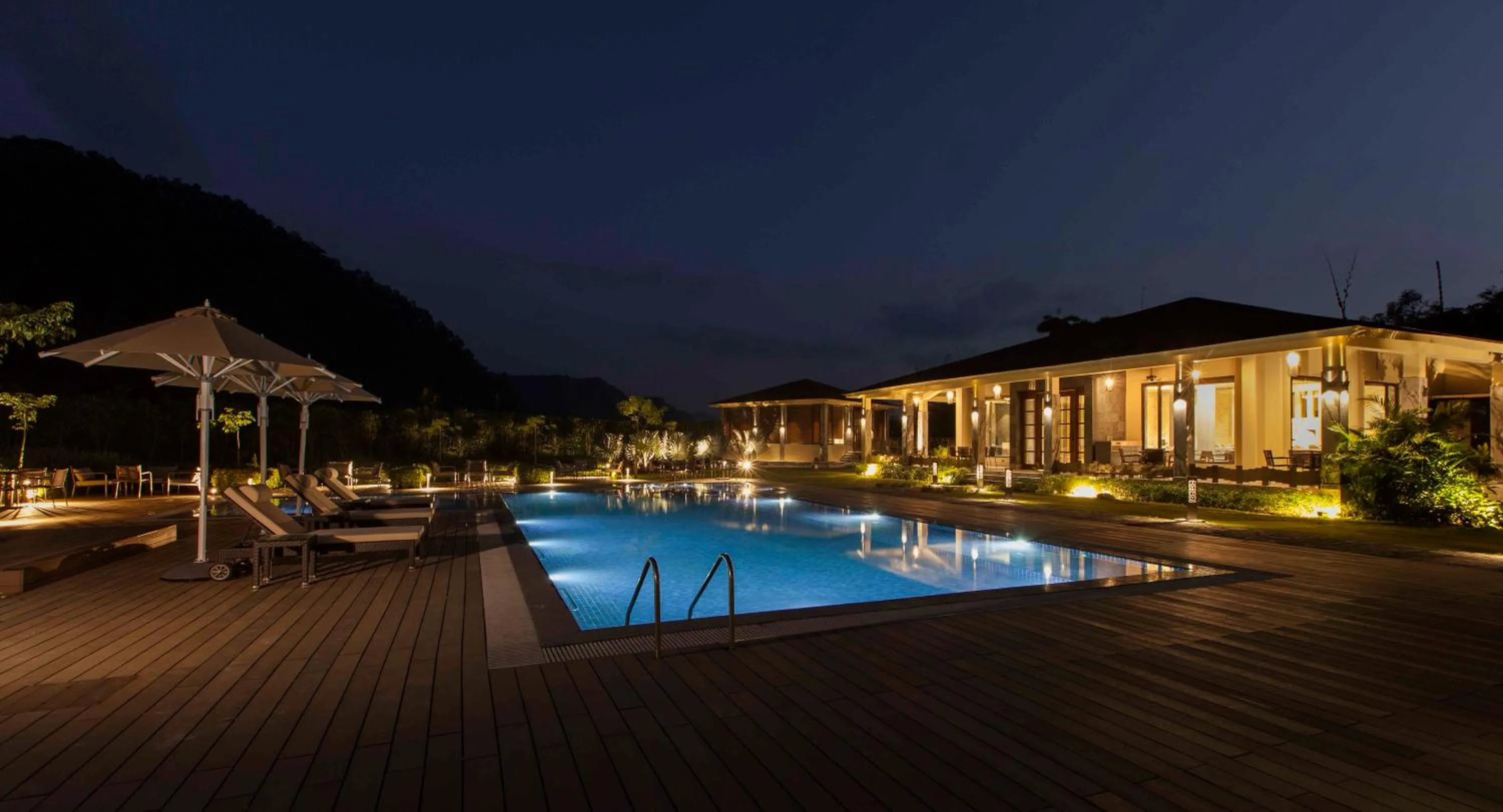 Swimming pool in Lemon Tree Premier, Corbett