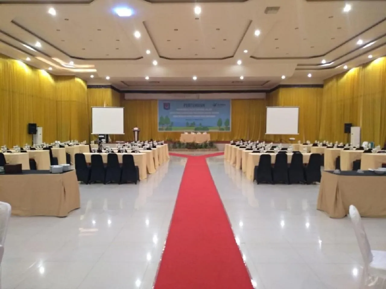 Business facilities in Grand Madani Hotel