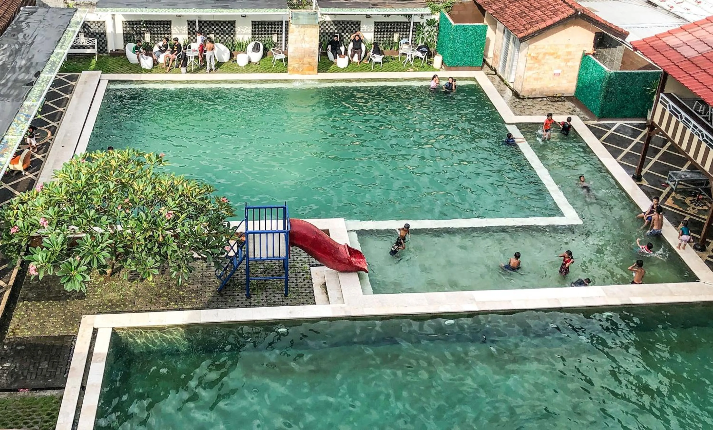 Swimming pool in Grand Madani Hotel