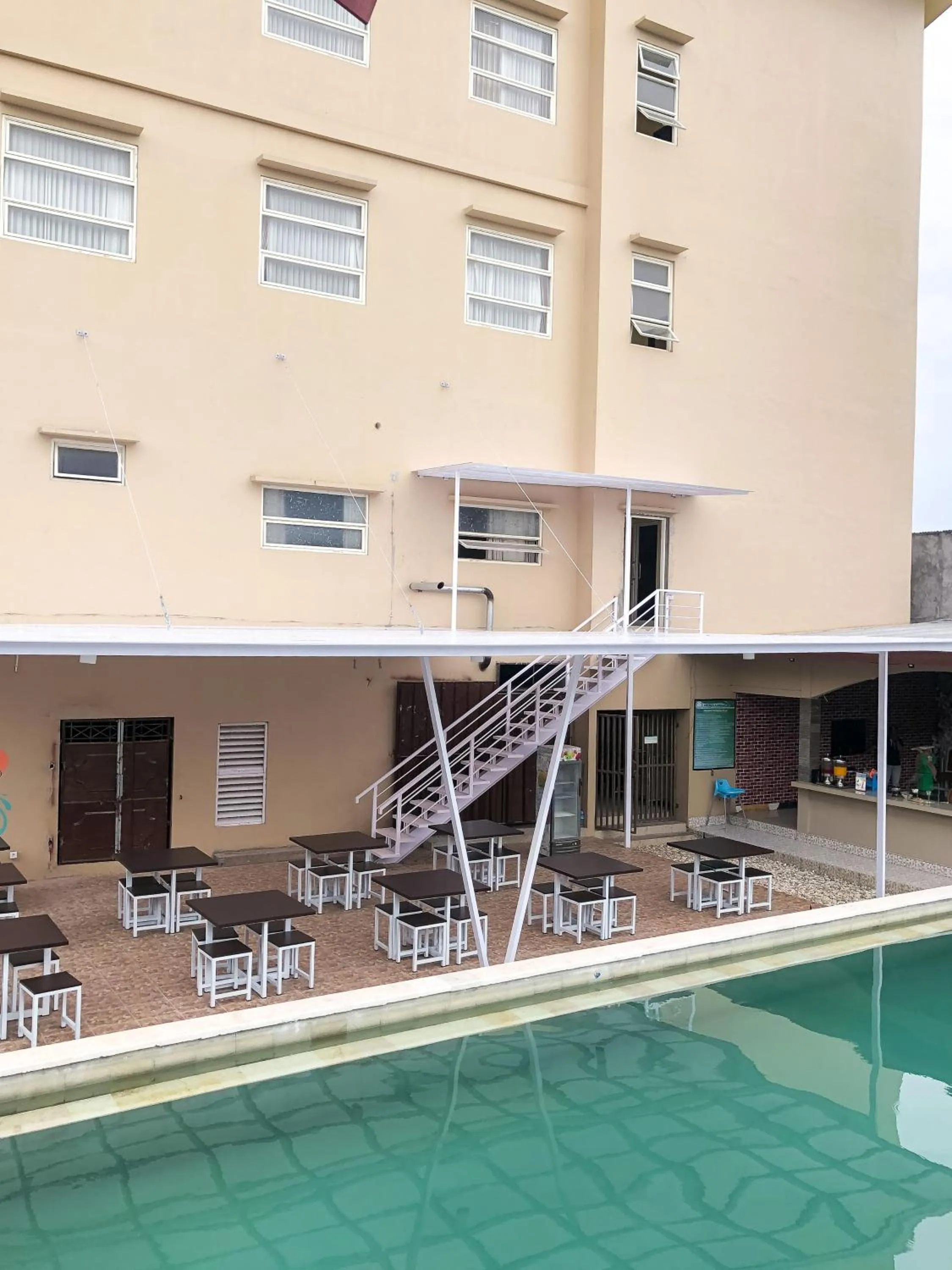 Swimming pool in Grand Madani Hotel