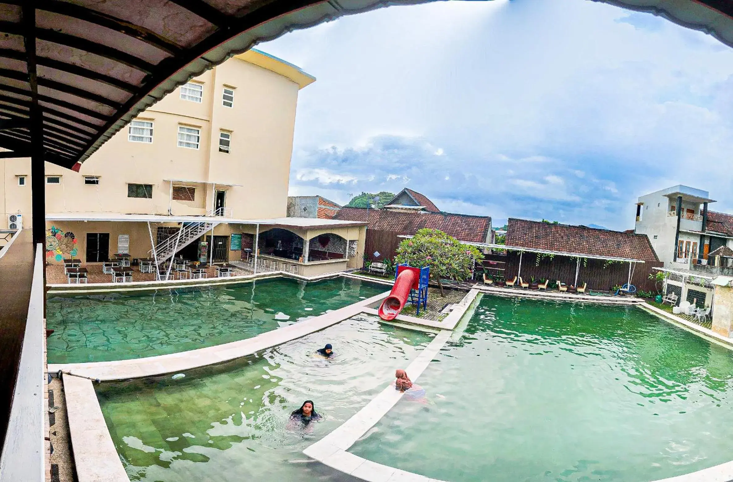 Swimming pool in Grand Madani Hotel Swimming pool in Grand Madani Hotel