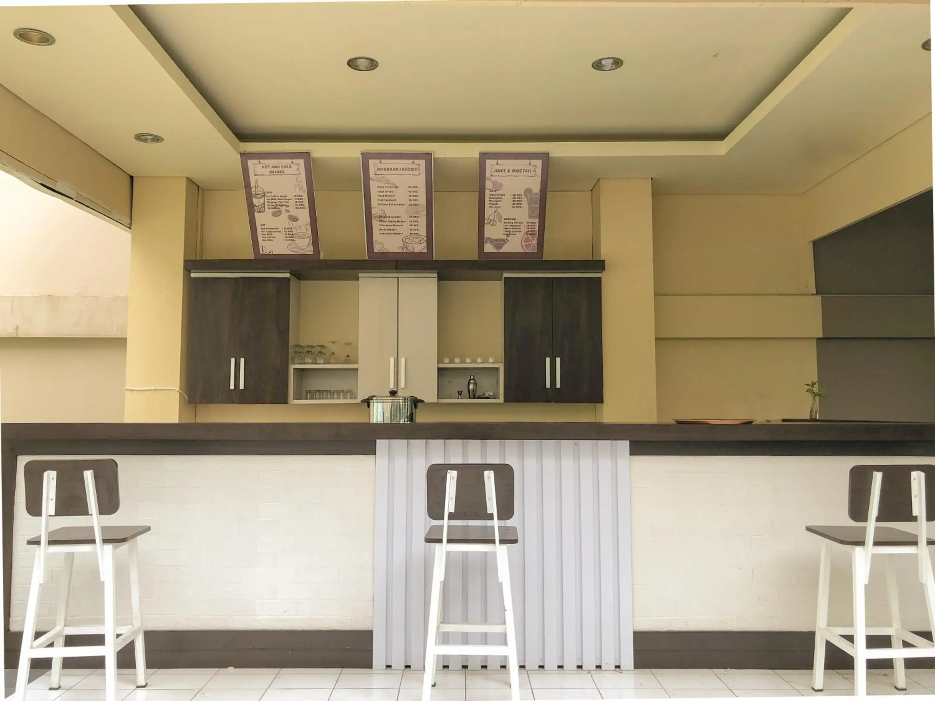 Lounge or bar in Grand Madani Hotel Lounge or bar in Grand Madani Hotel