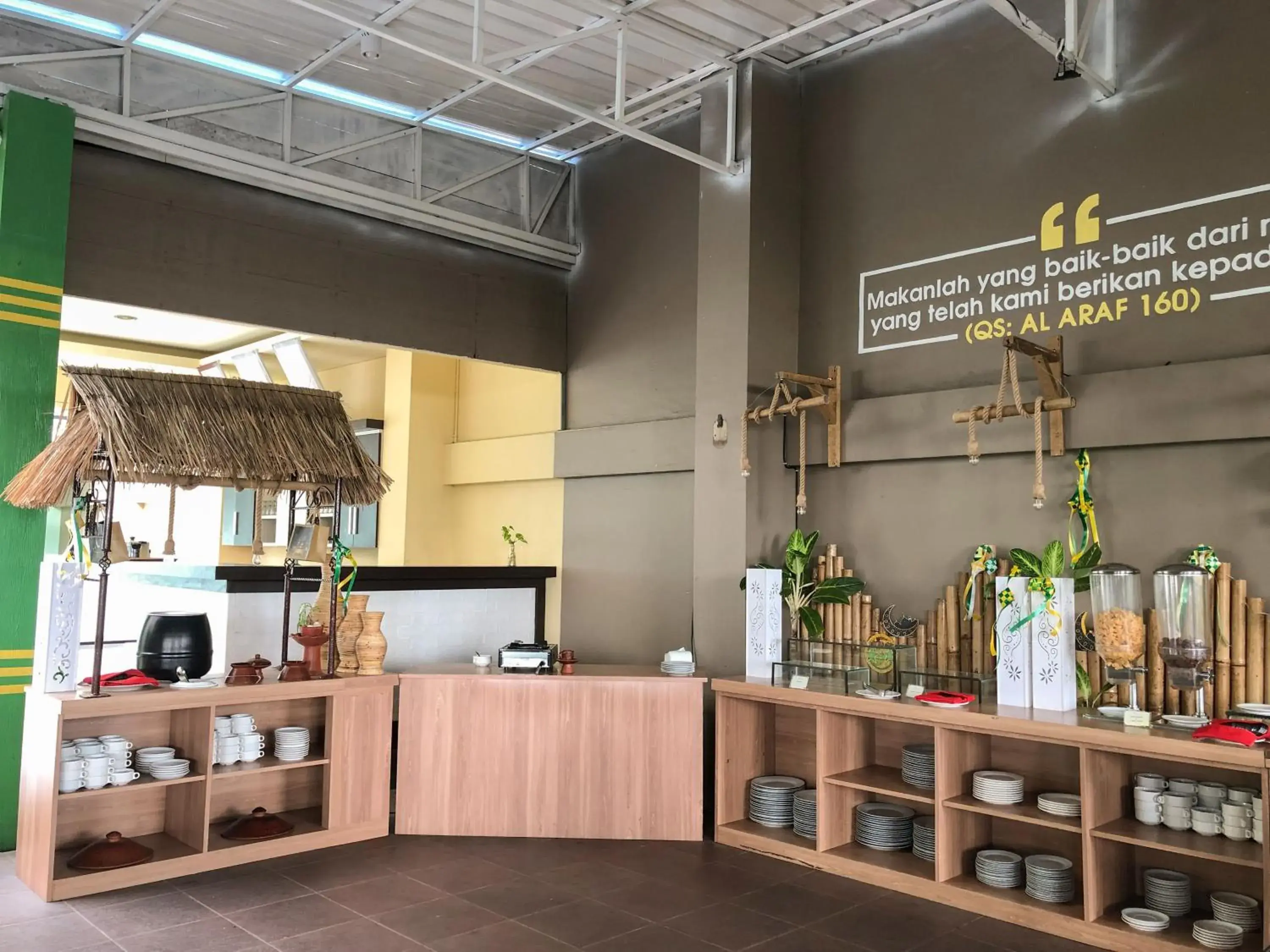 Restaurant/places to eat in Grand Madani Hotel Restaurant/places to eat in Grand Madani Hotel