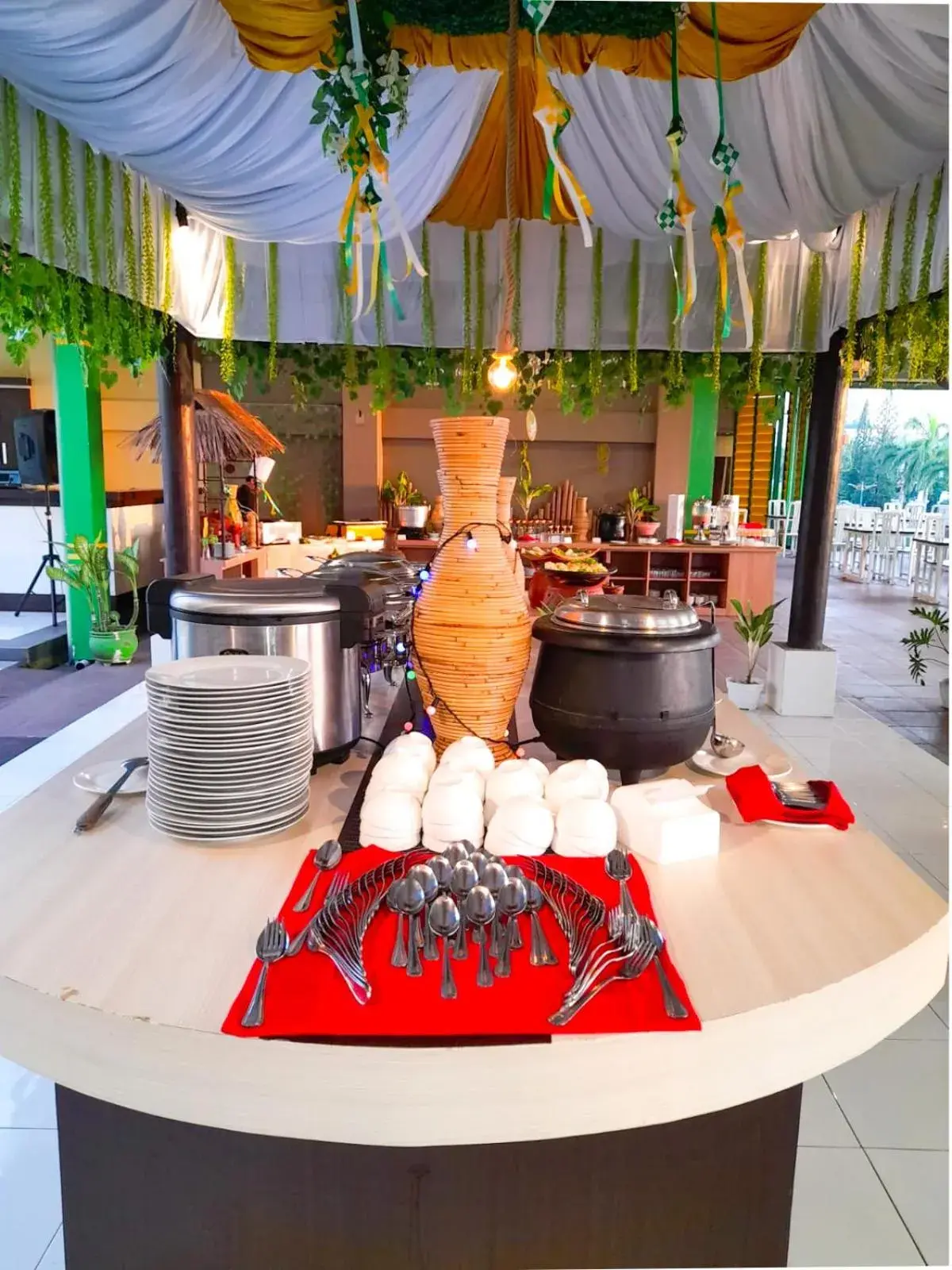 Restaurant/places to eat in Grand Madani Hotel Restaurant/places to eat in Grand Madani Hotel