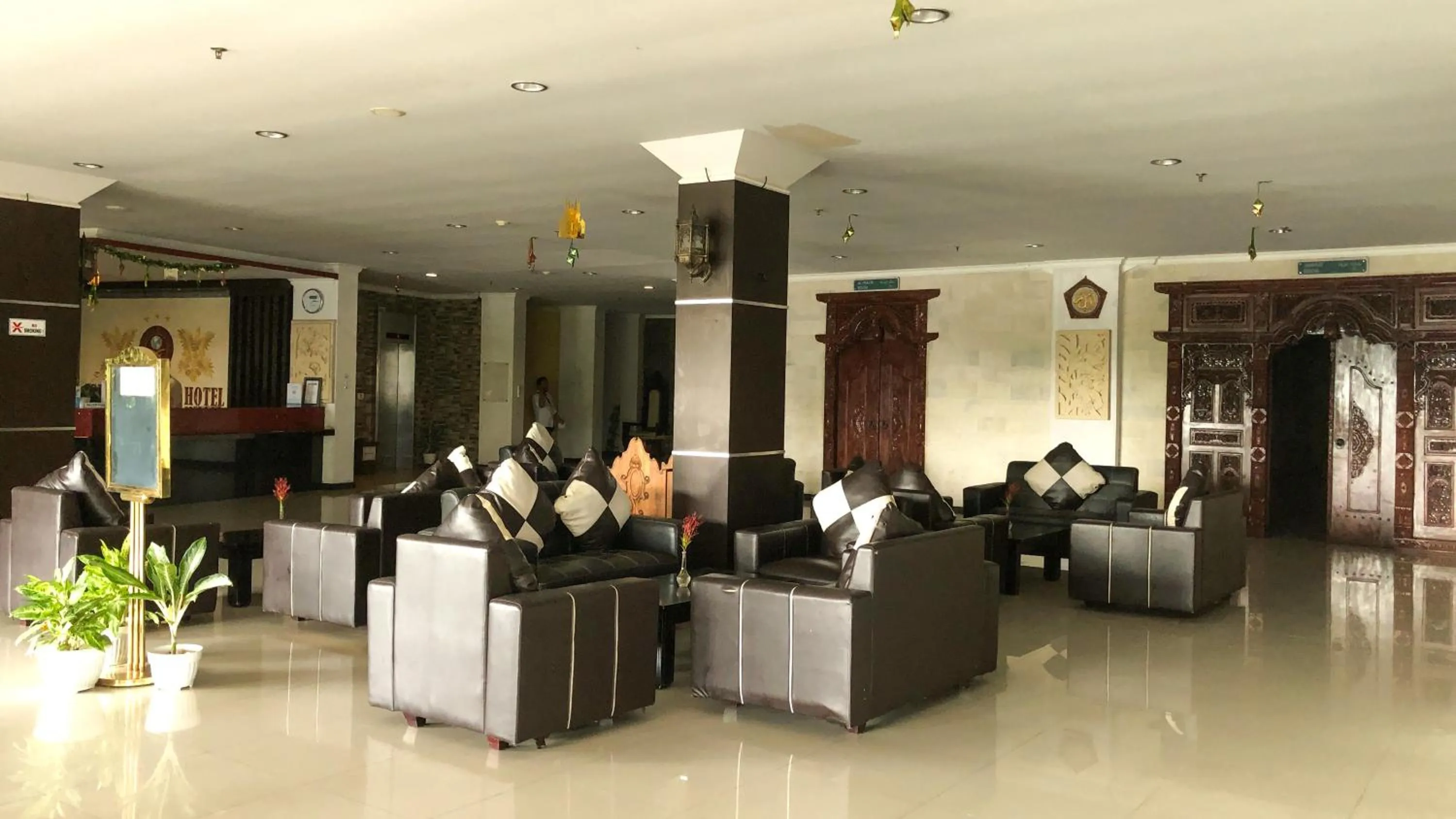 Lobby or reception in Grand Madani Hotel