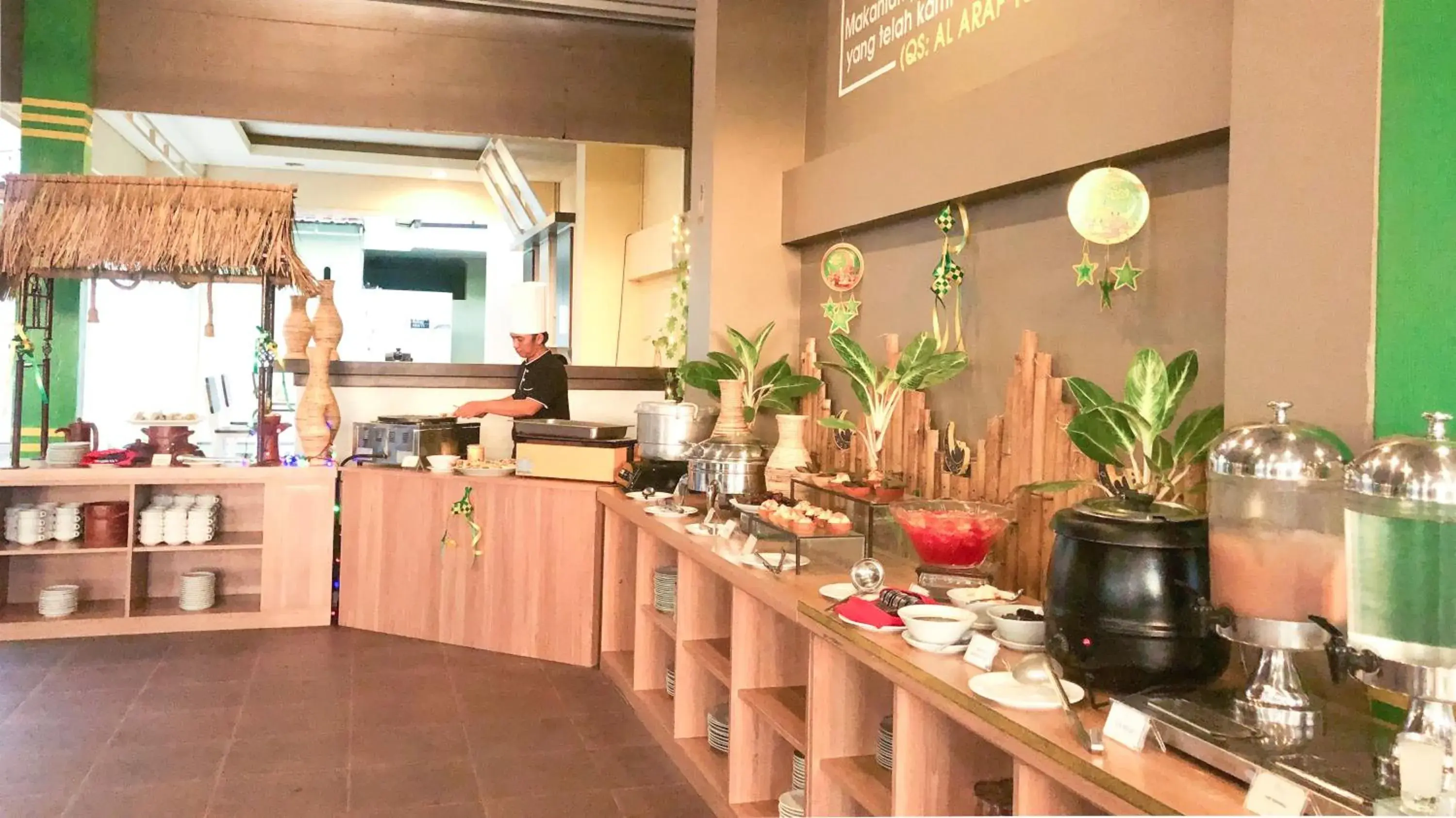 Restaurant/places to eat in Grand Madani Hotel Restaurant/places to eat in Grand Madani Hotel