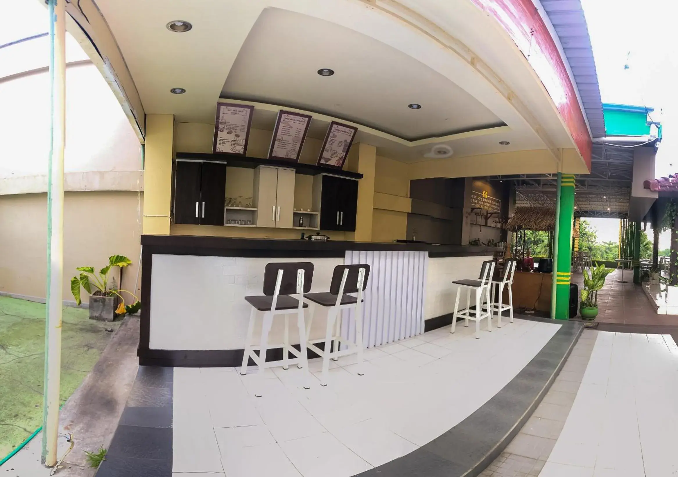 Restaurant/places to eat in Grand Madani Hotel Restaurant/places to eat in Grand Madani Hotel