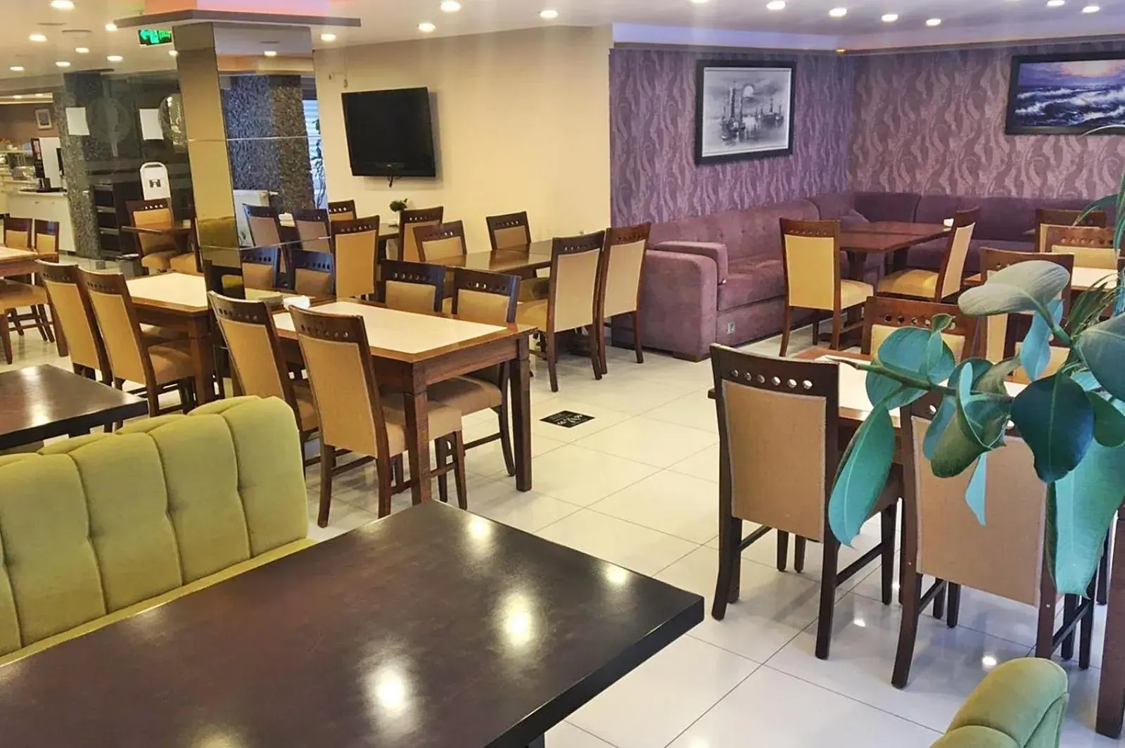 Restaurant/places to eat in Hotel Süreyya Restaurant/places to eat in Hotel Süreyya