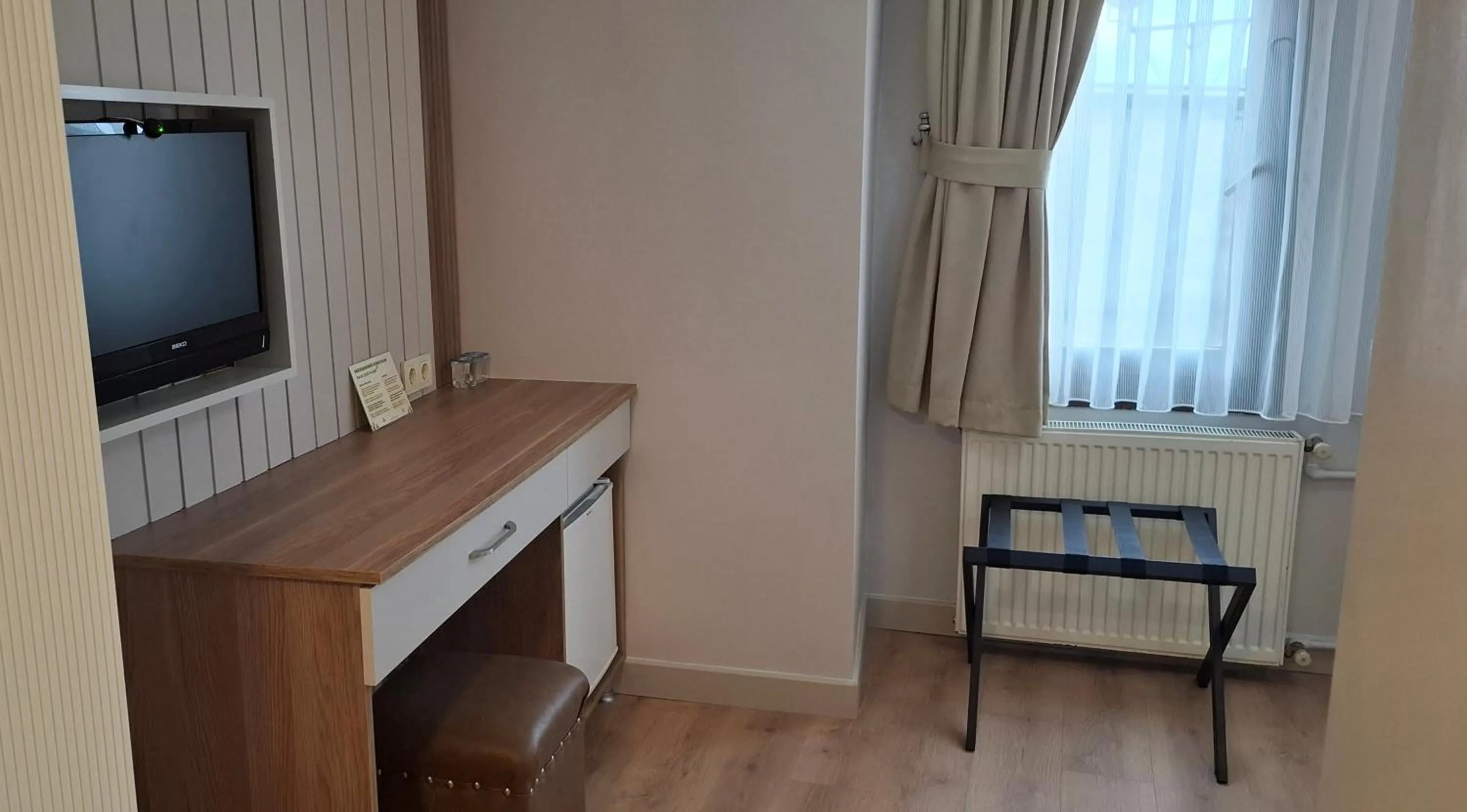 TV and multimedia in Hotel Süreyya